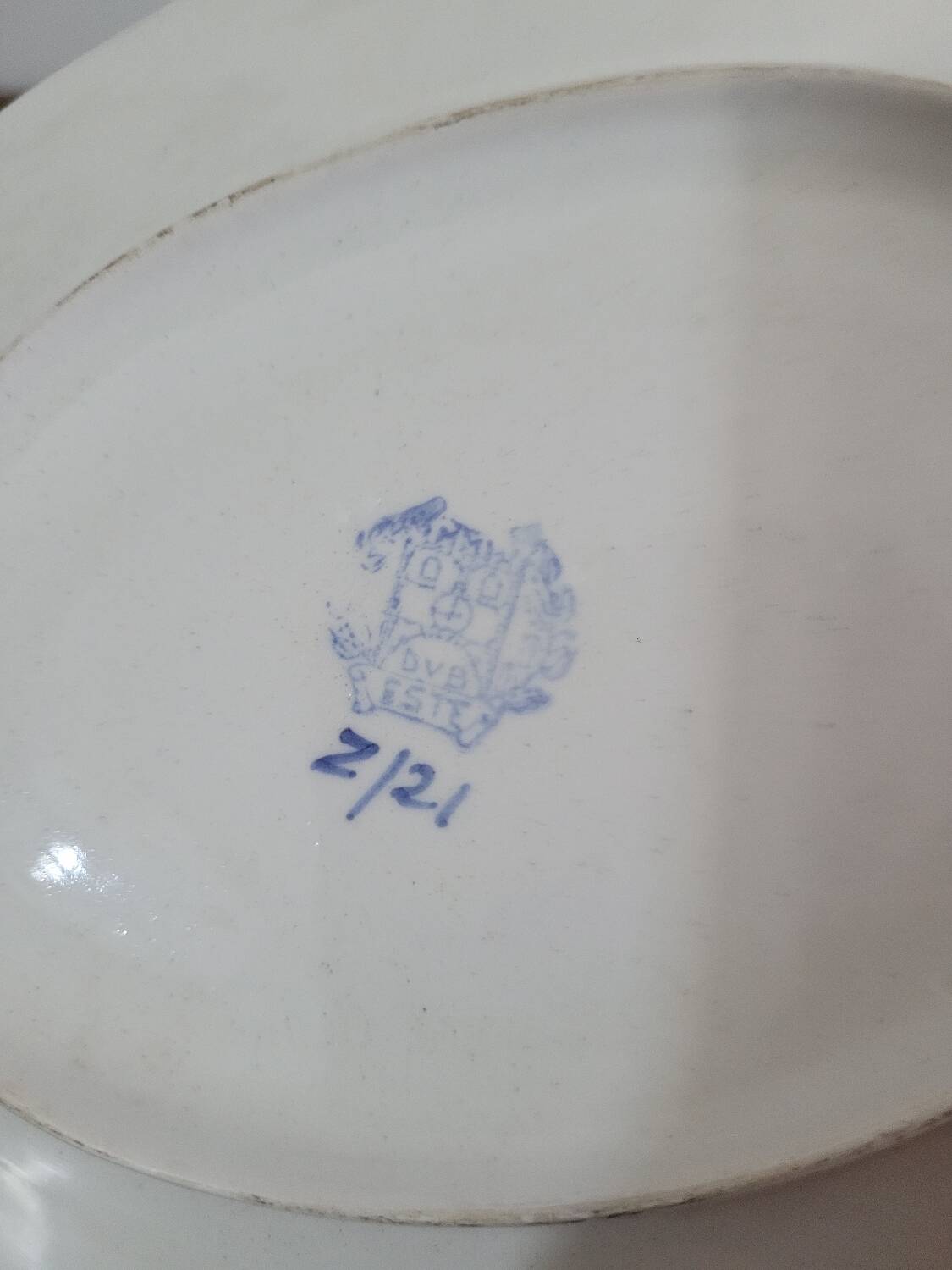 Este ceramic bowl