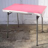 Table formica red and its 2 stools 1970