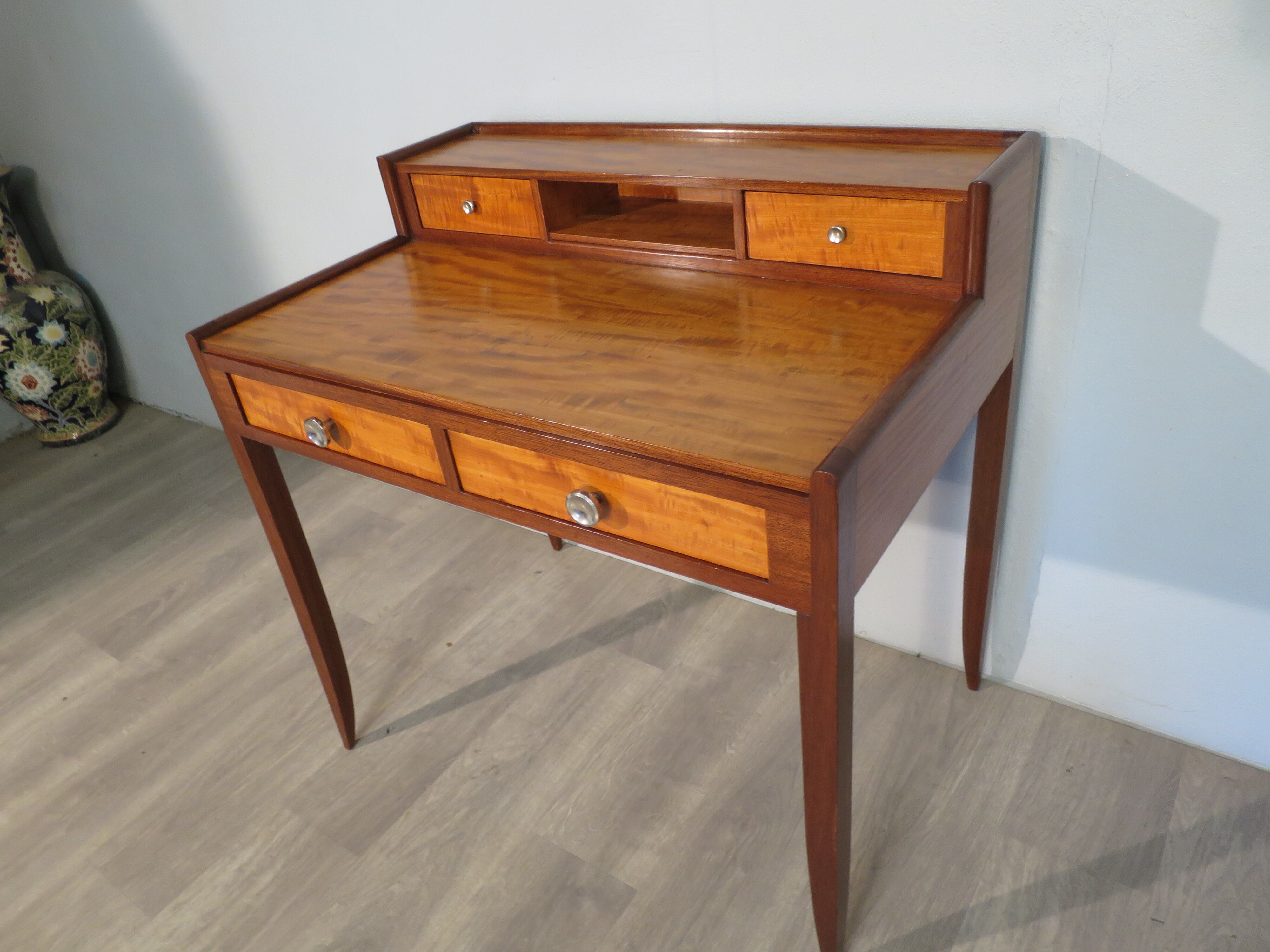 Art Deco office in lemon and mahogany