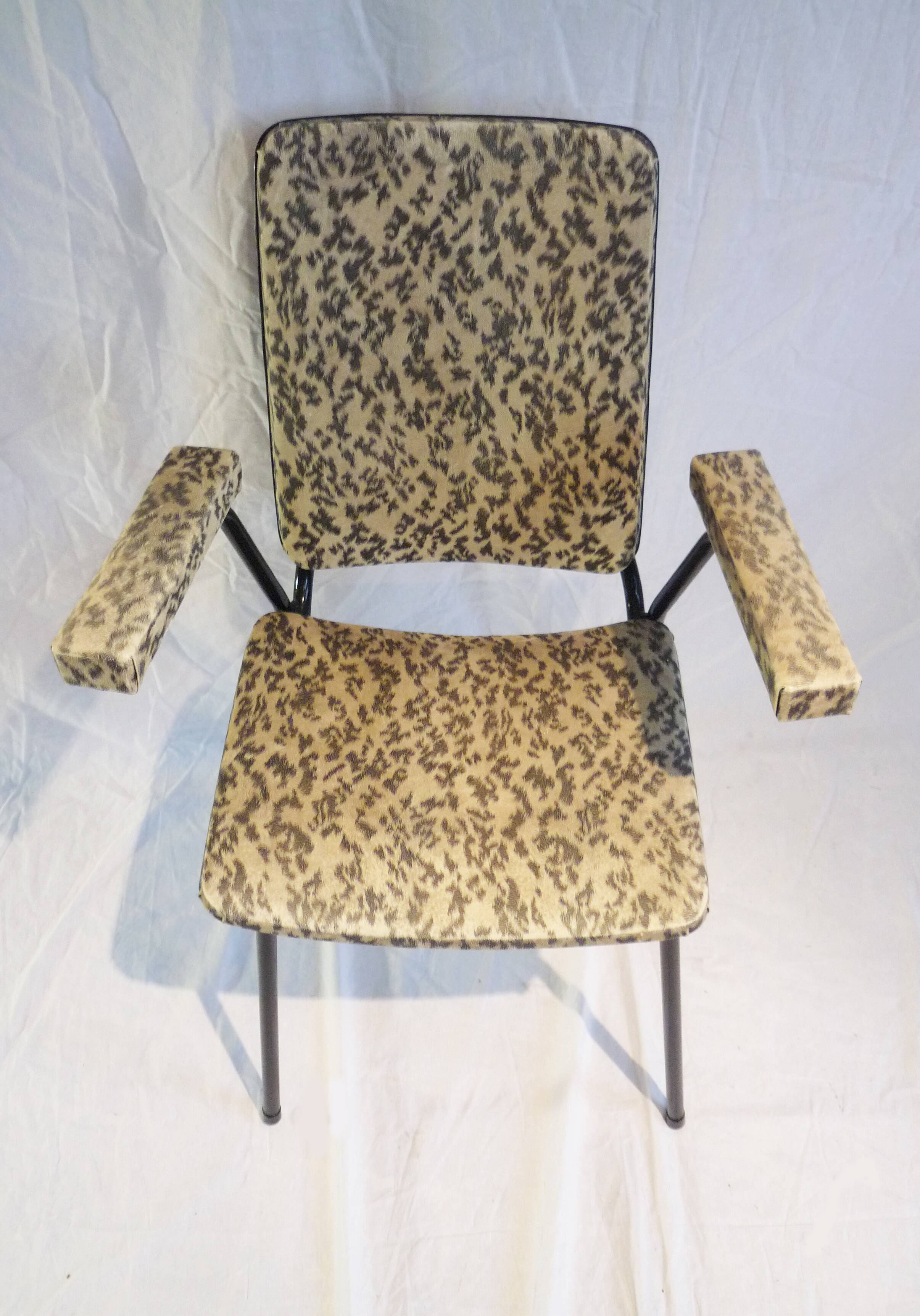 2 small black and white armchairs