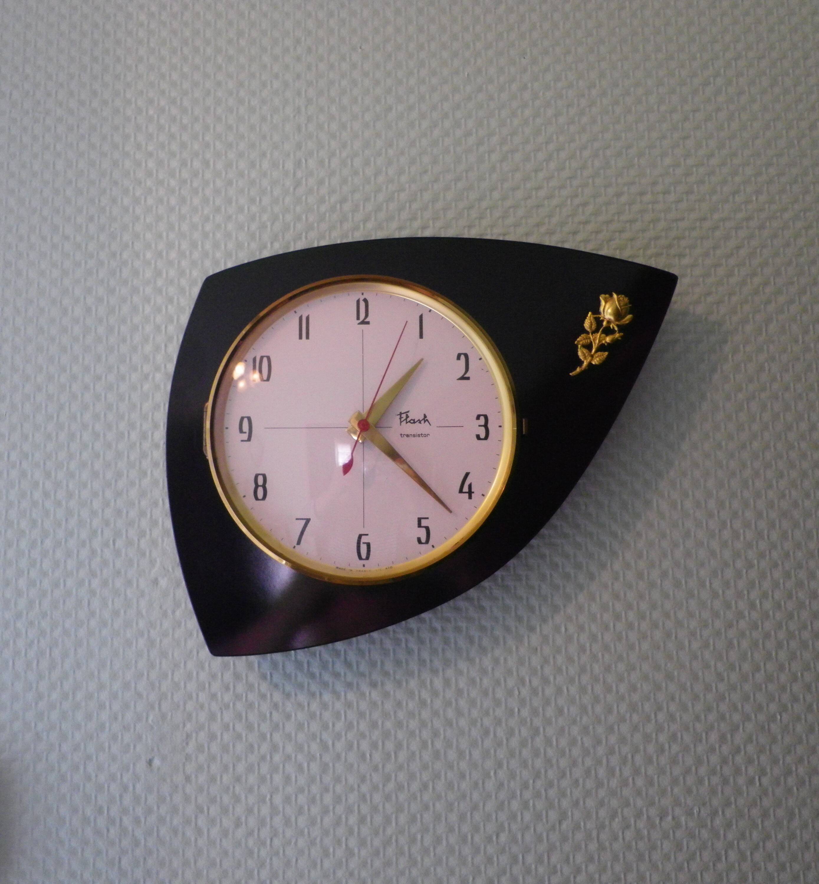Black formica wall clock, Flash Transistor brand, Flavia model