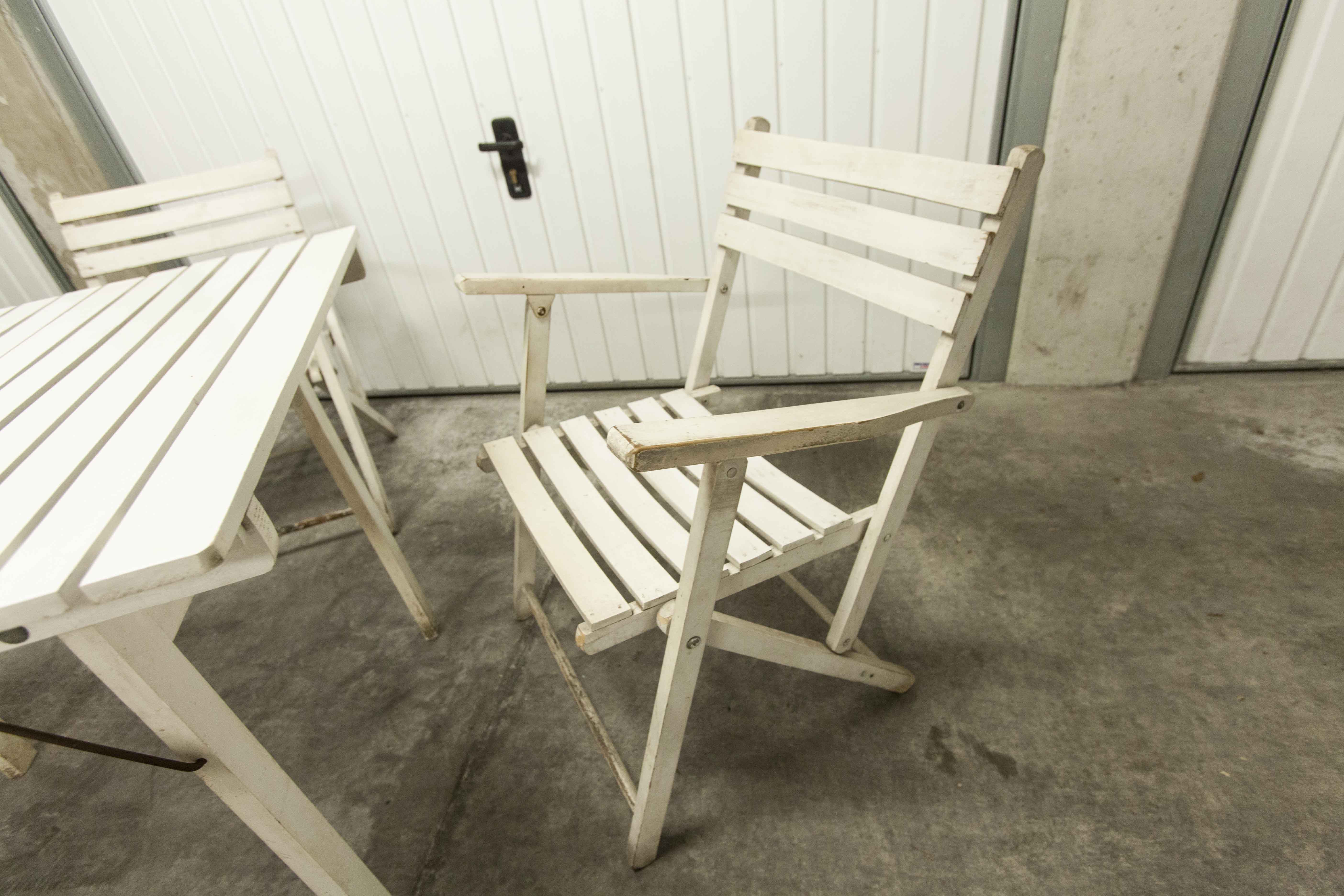 Garden furniture table and 4 armchairs 60's in its juice