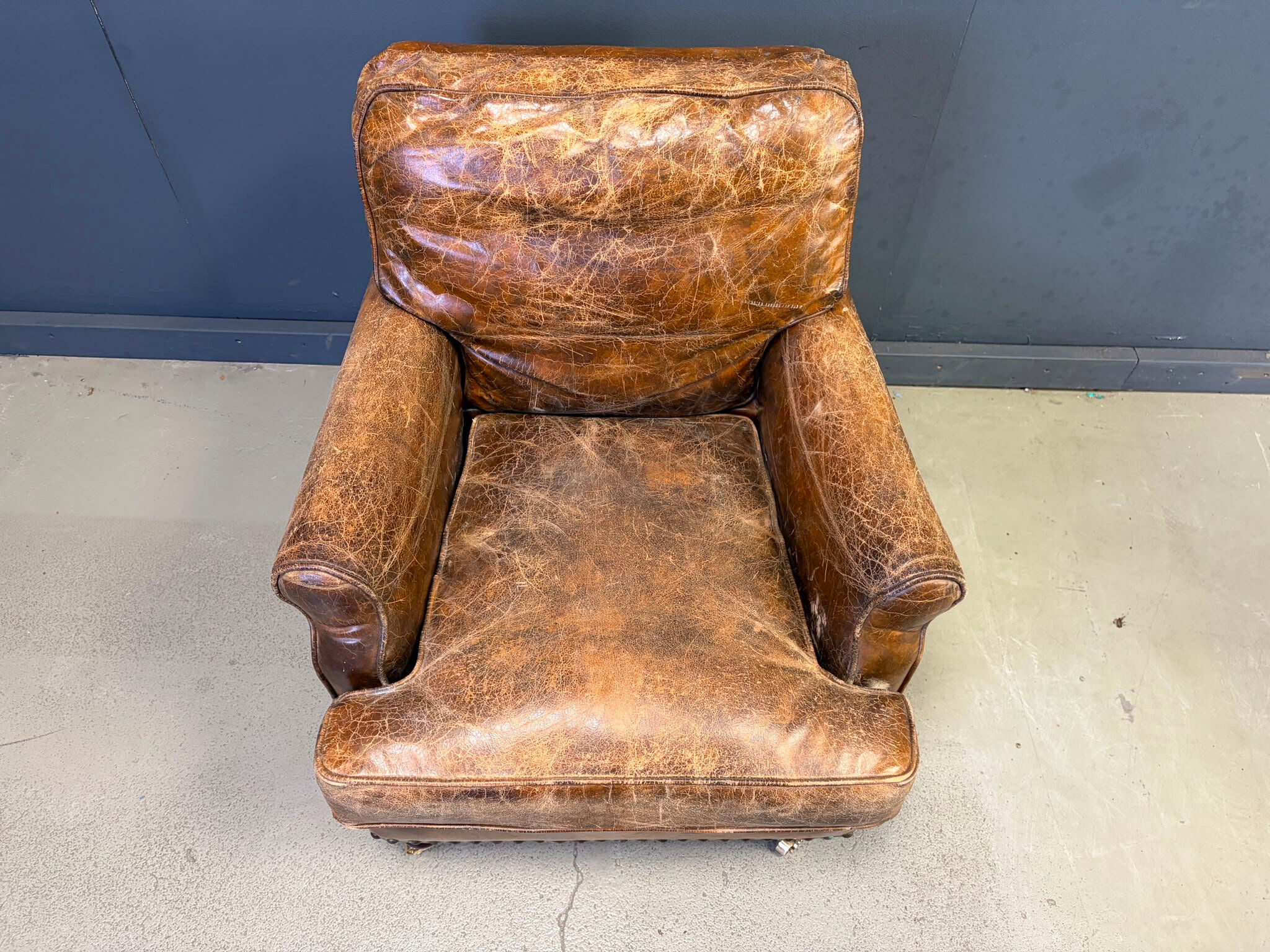 Fauteuil club en cuir des années 1950.