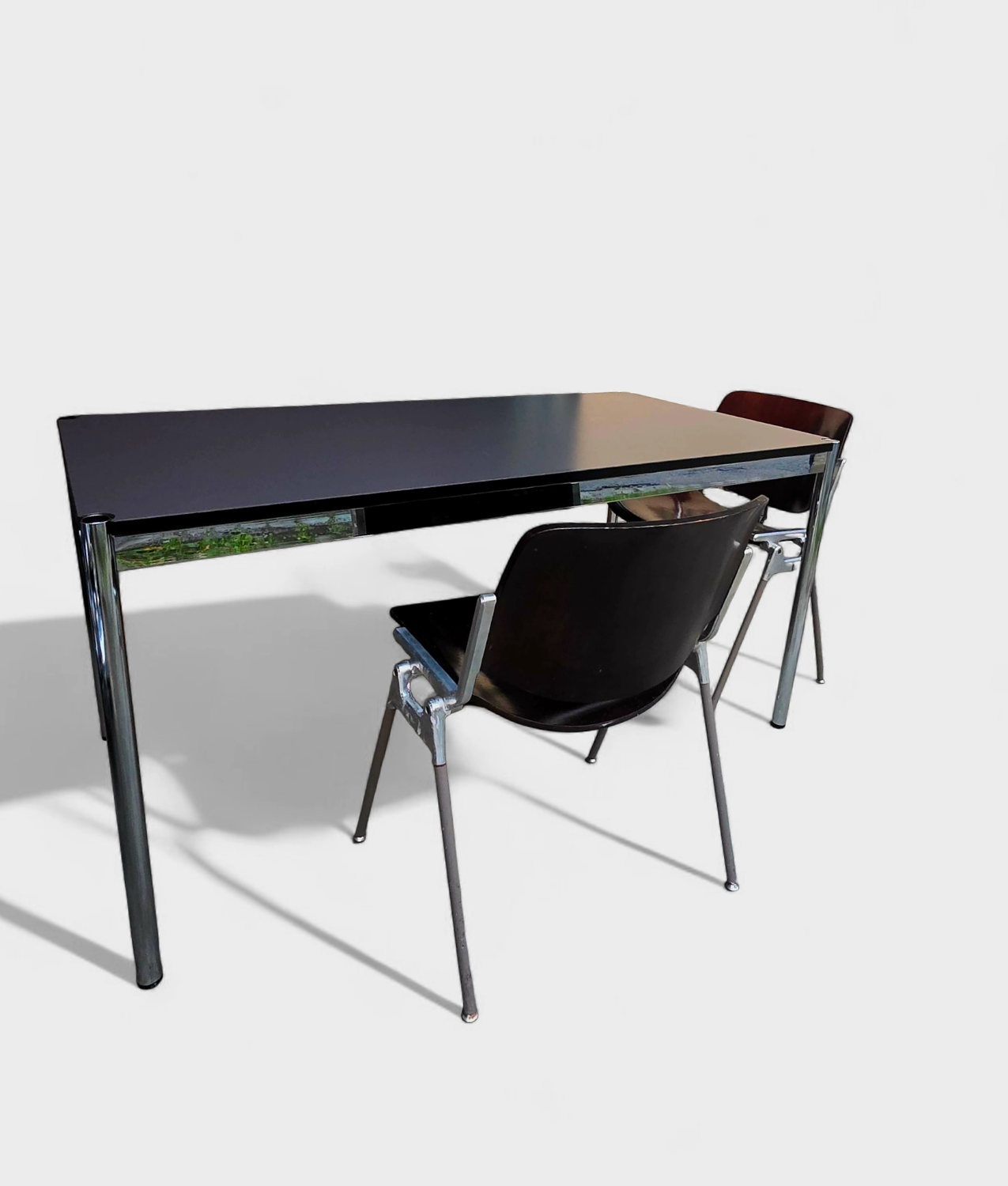 Table USM Haller gris anthracite – design suisse iconique