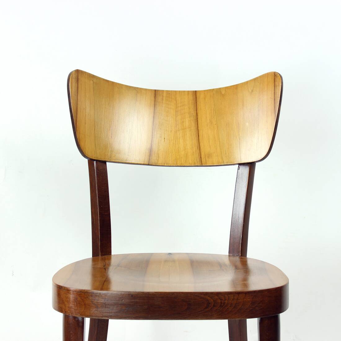 Ensemble de 4 chaises à repas par Tatra en noyer, Tchécoslovaquie 1960
