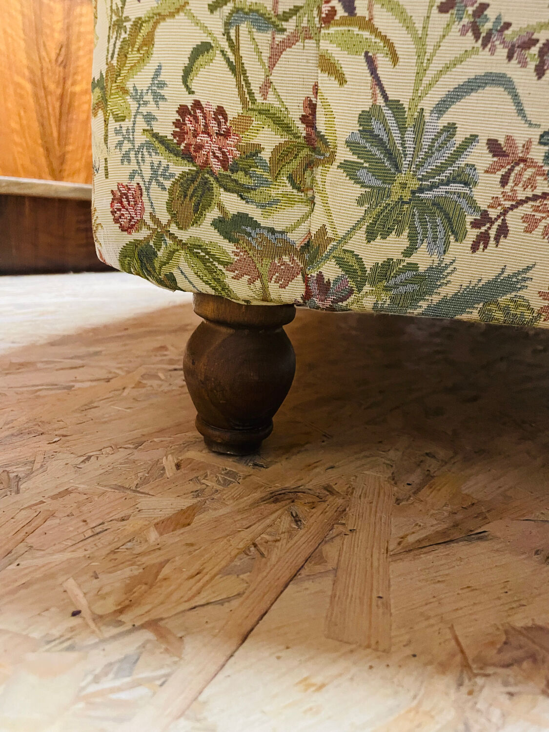 Flowered canapé in chic Grandmother style