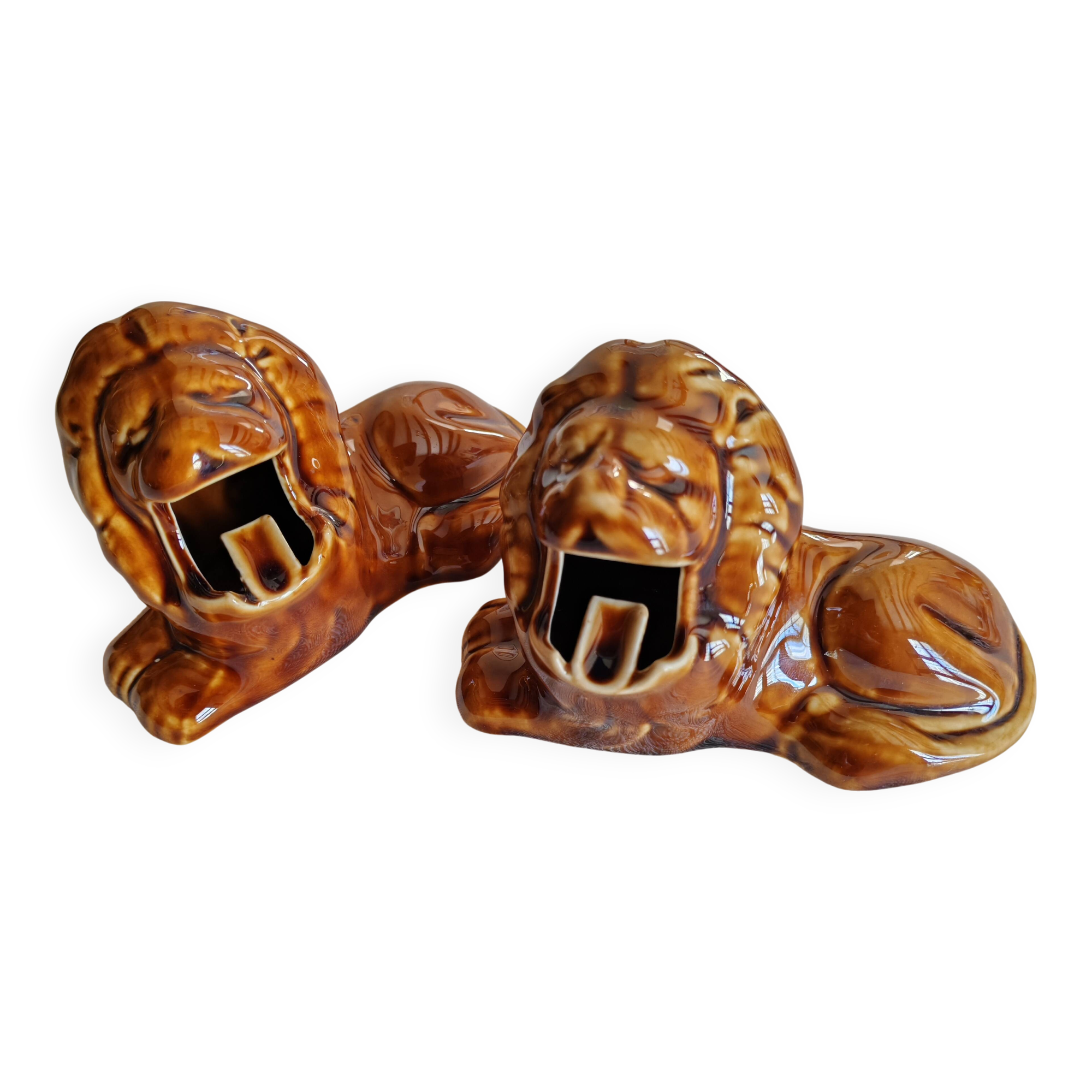 Pair of vintage lion ashtrays