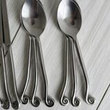 18-piece shiny metal cutlery set