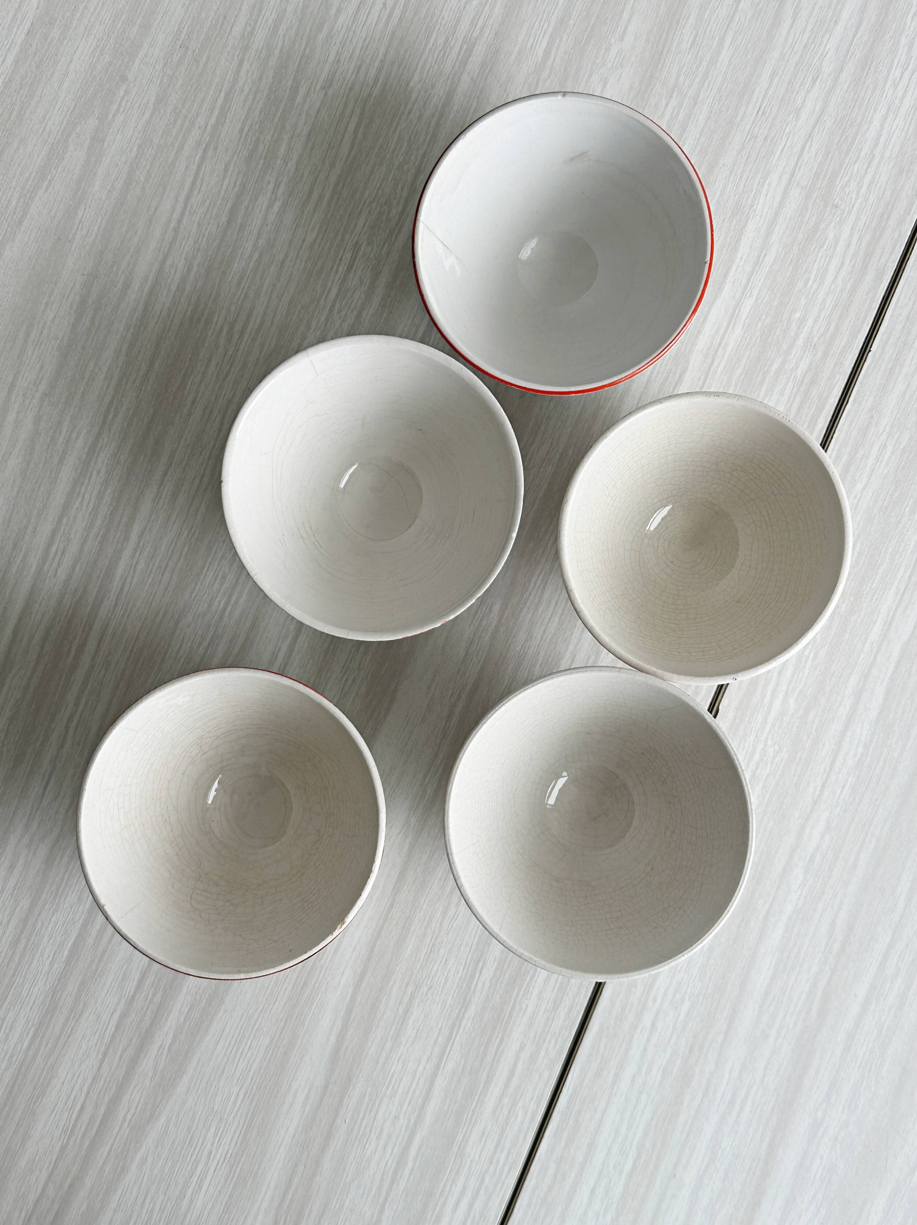Set of 5 small ceramic bowls