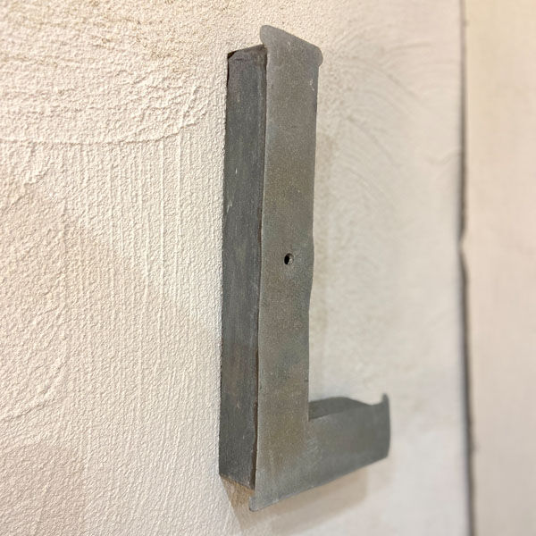 Zinc "L" sign letter
