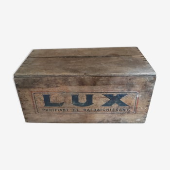 Caisse ancienne "Lux"