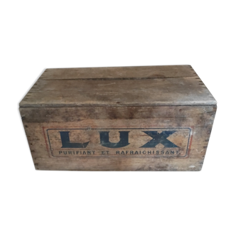 Caisse ancienne "Lux"