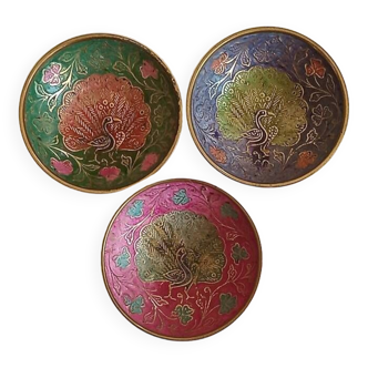 Asie - Trois bols à décor de paon en métal