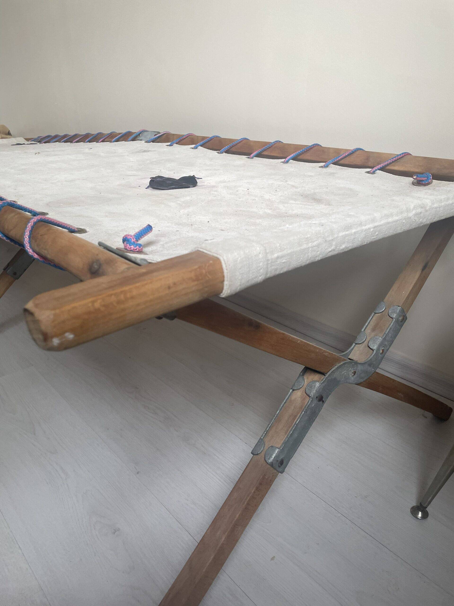 Camp bed / folding bed