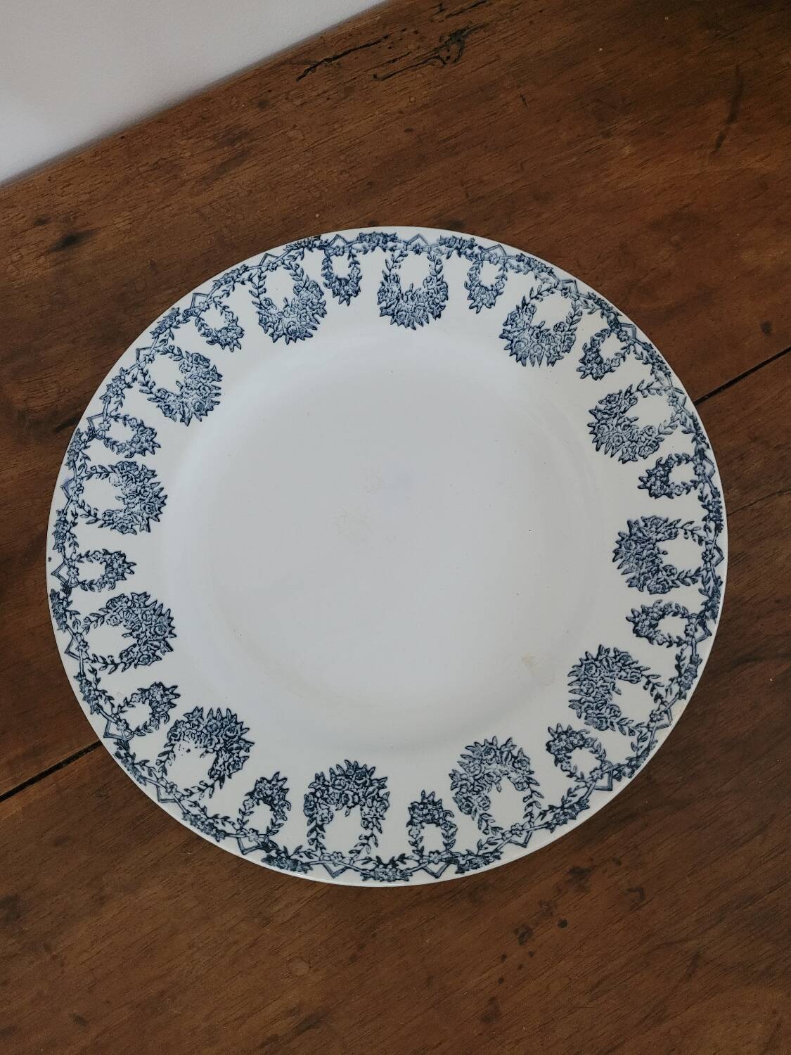 Assiette plate Terre de fer Colbert