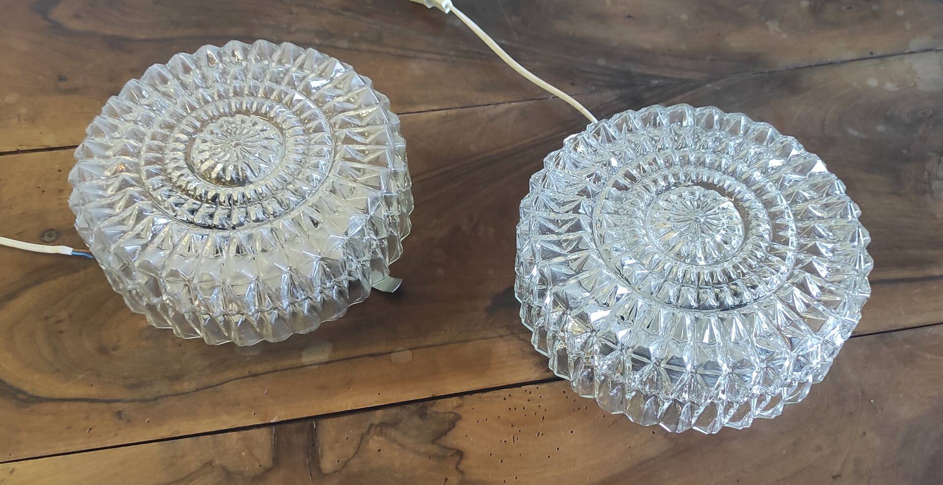 Ceiling light or wall light in moulded glass - 70s