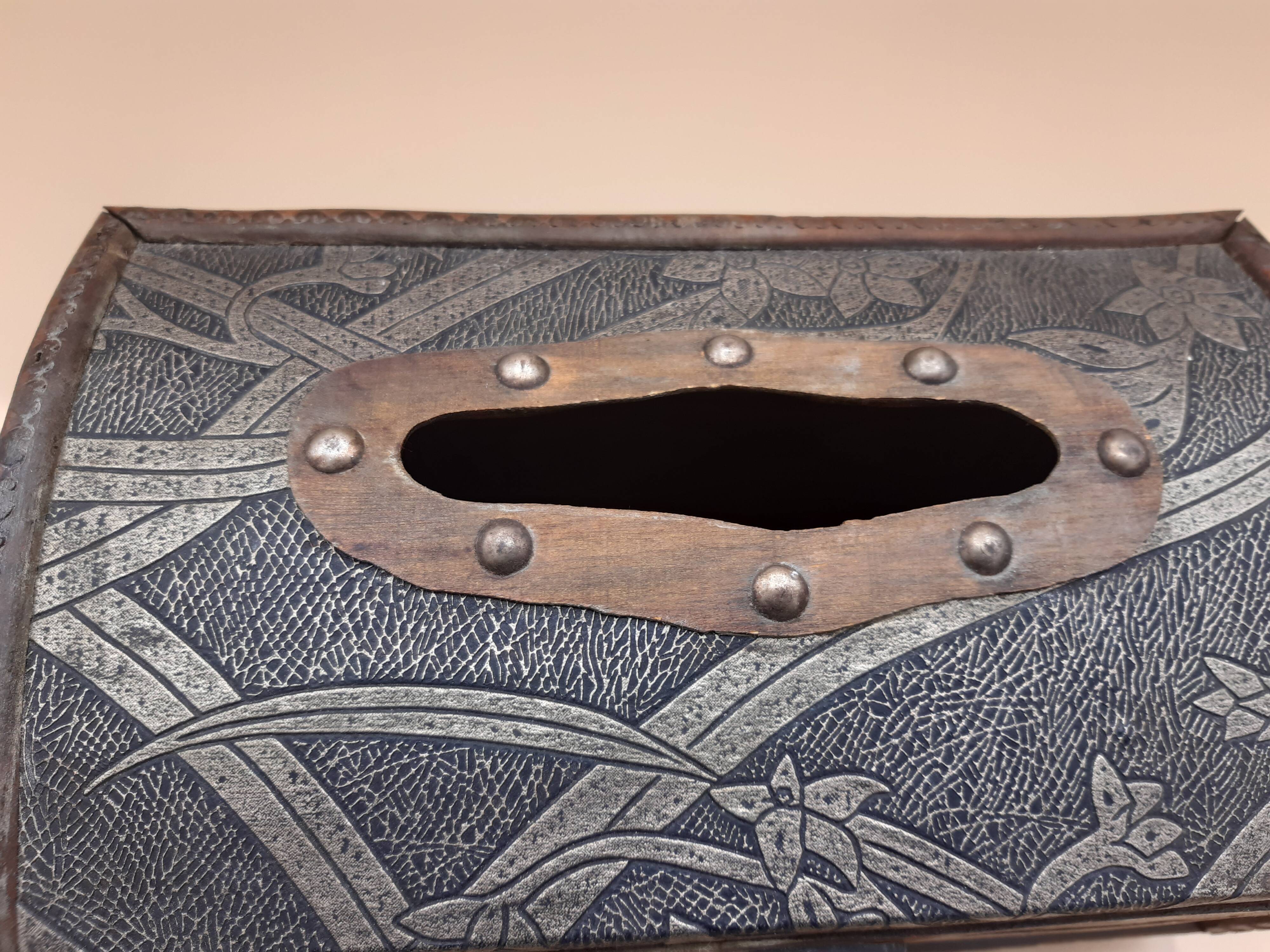 Boîte à mouchoir en bois