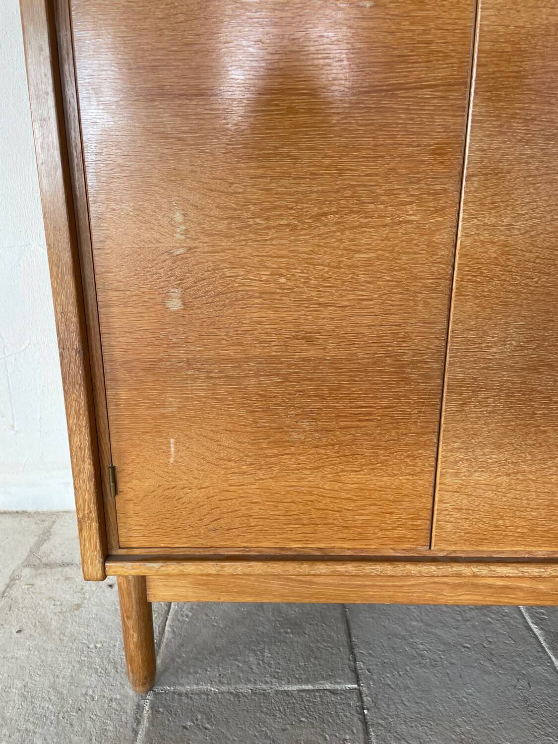 Armoire en bois vintage
