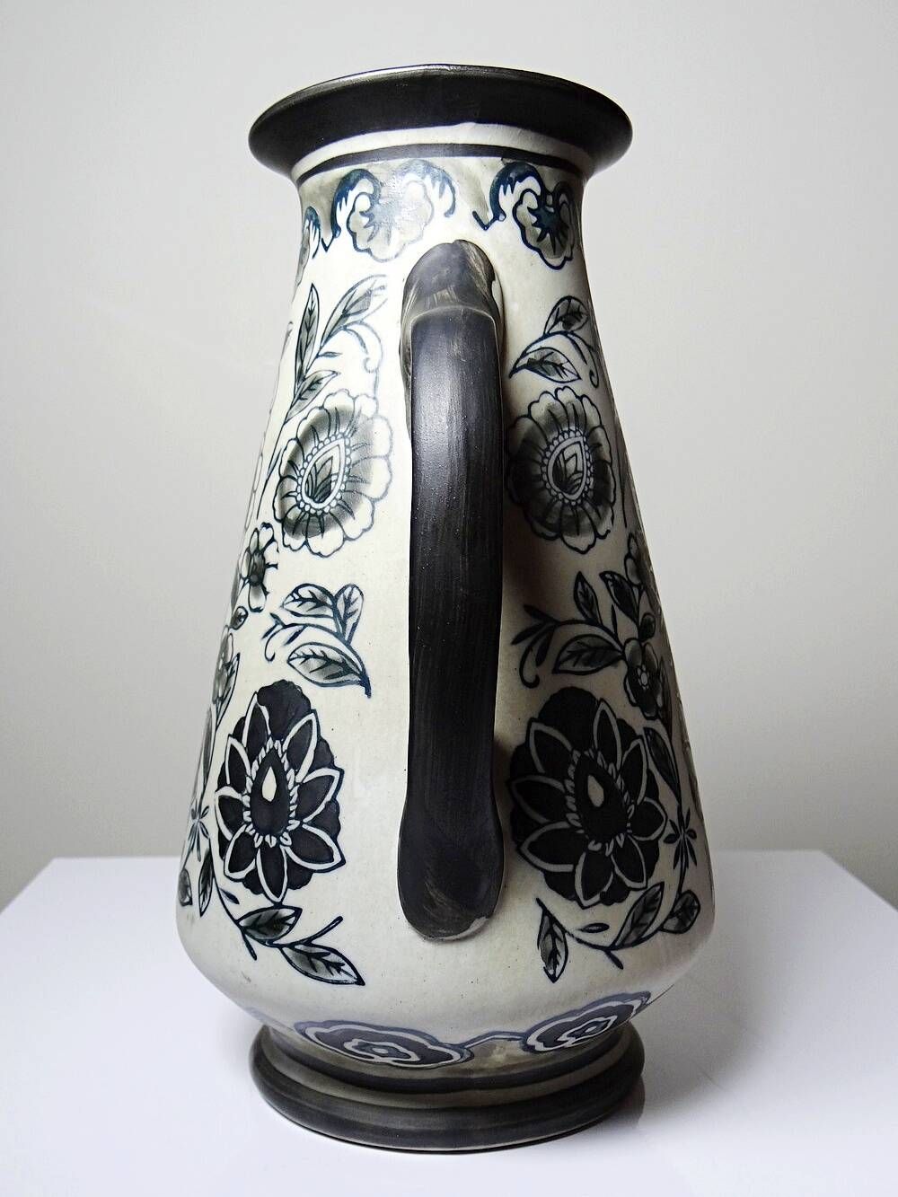 Antique Art Deco vase 1920-40 in fine stoneware, Art Nouveau and Chinoiserie style
