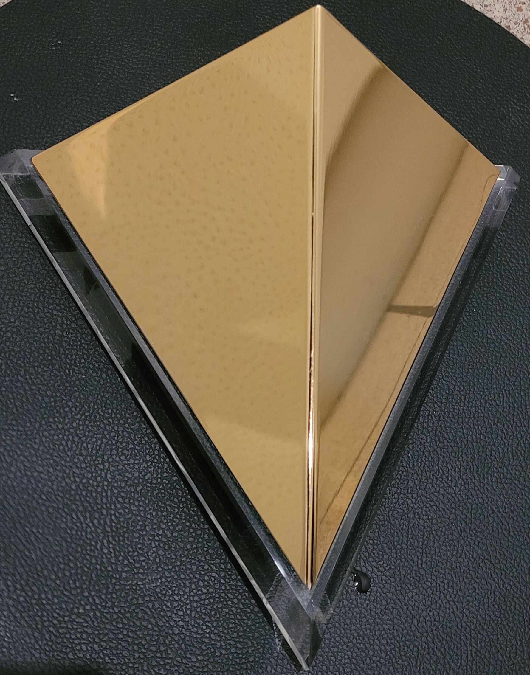 Art deco wall lamp in gilded metal and plexi