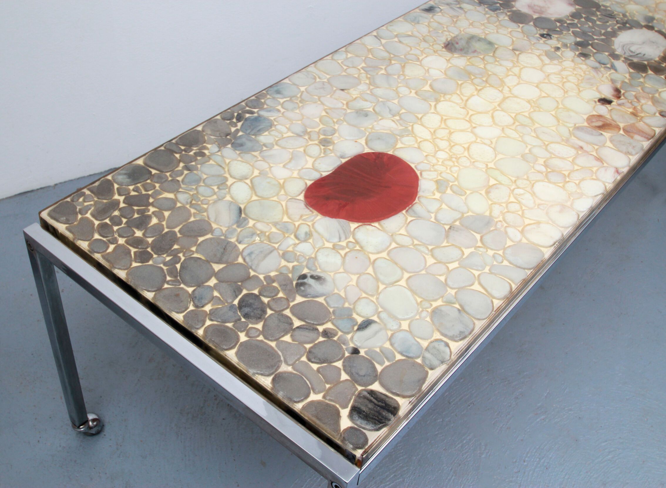 1970s space age coffeetable with pebble stones and acryl