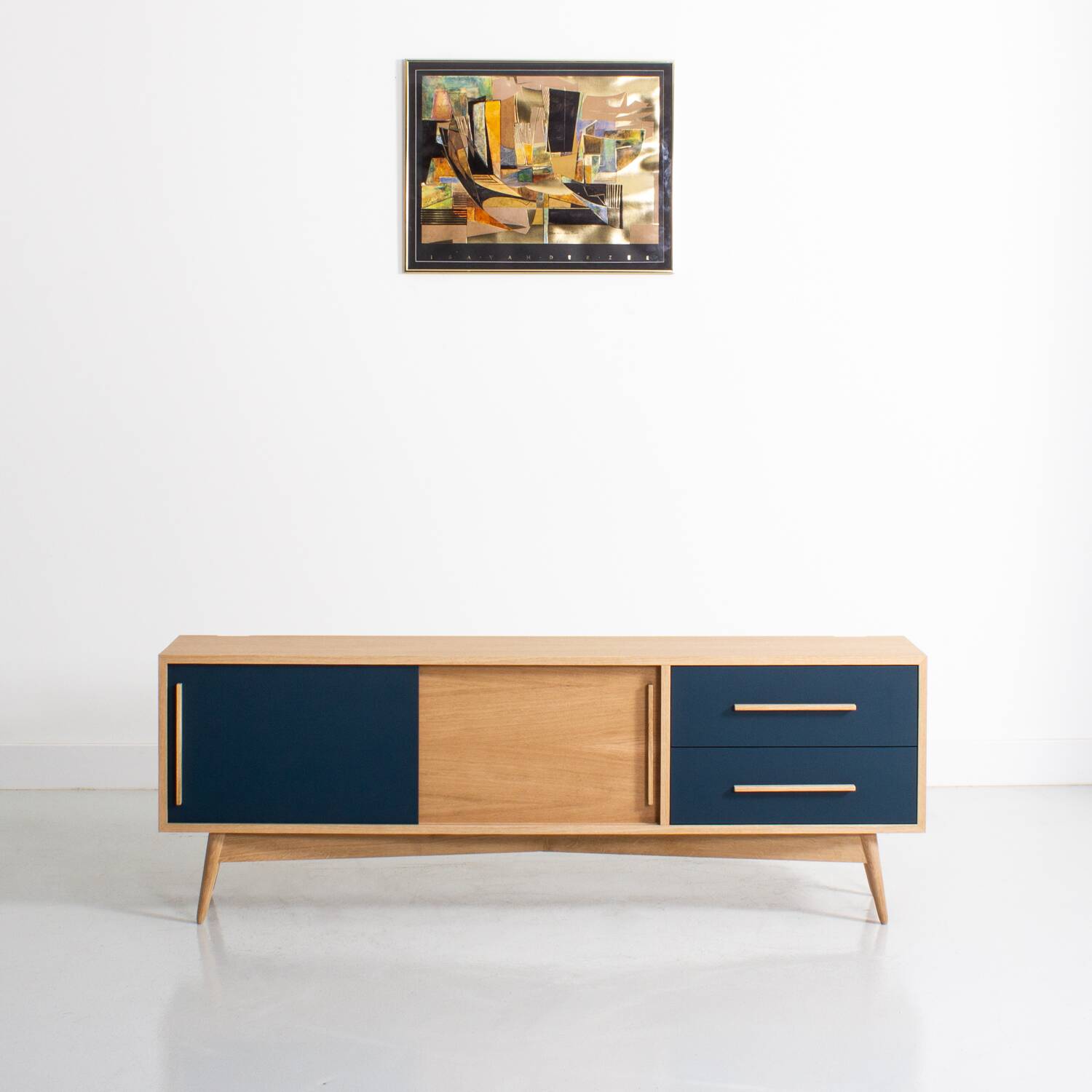 Oak sideboard or TV unit made up of two sliding doors and two drawers