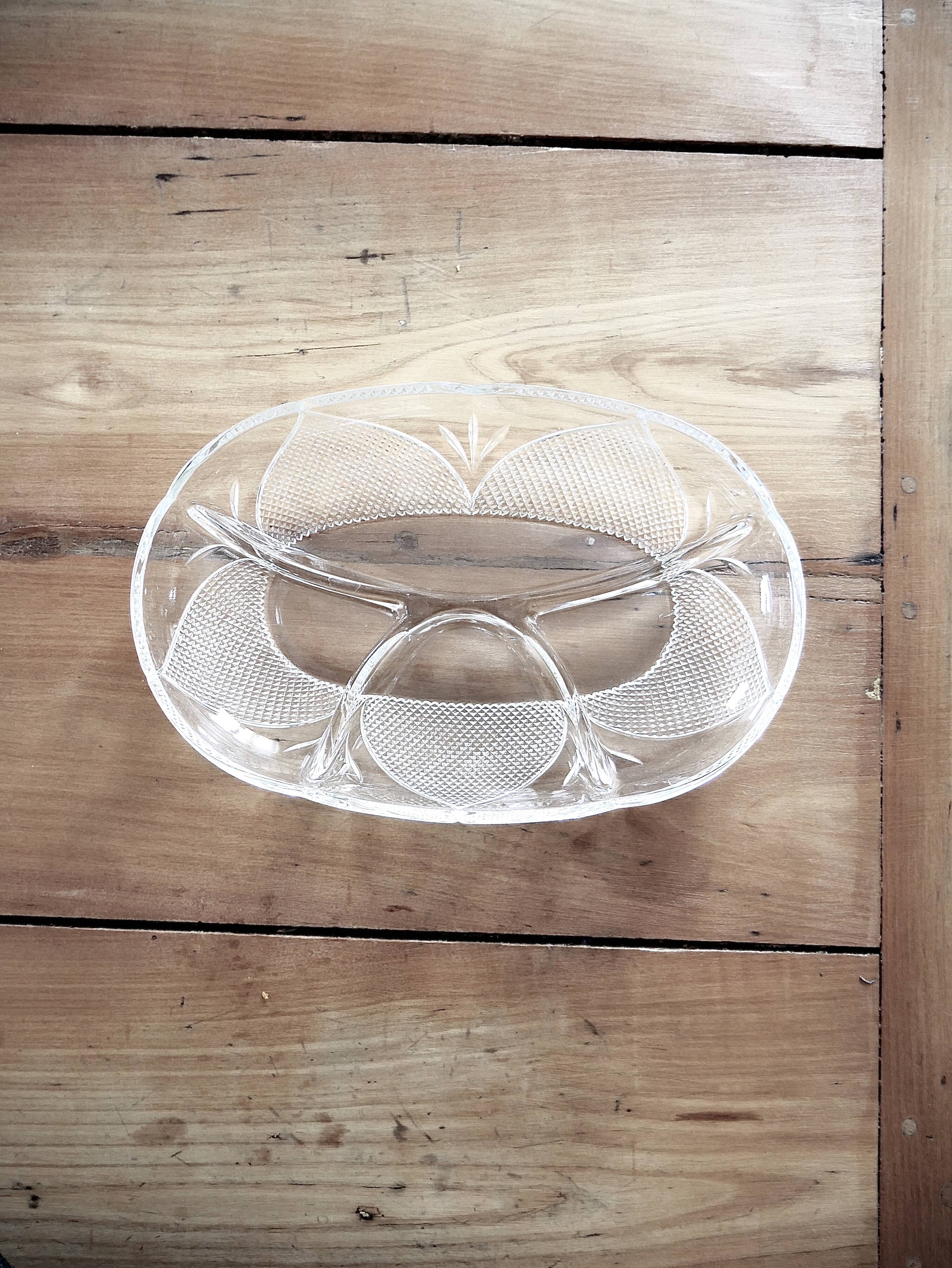 Compartmentalized chiseled glass dish