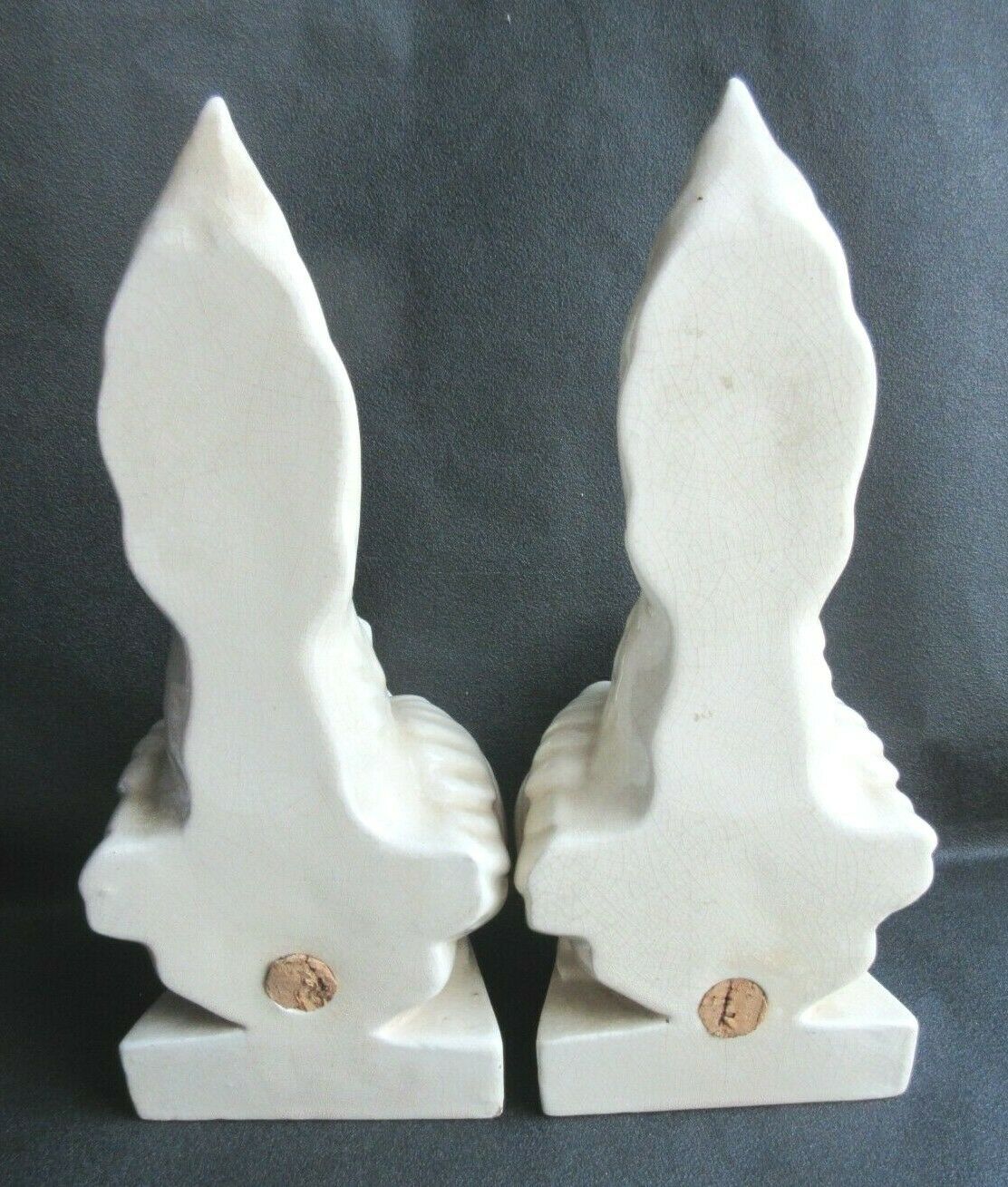 Cracked white ceramic Art Deco book-snables: Birds, Doves