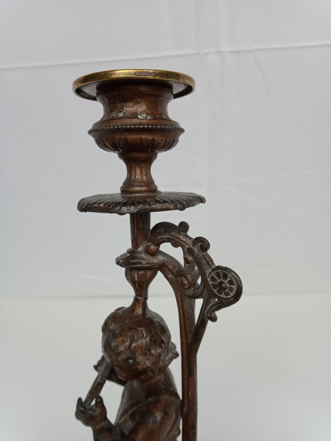 Bougeoirs putti musicians