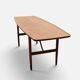 Table basse Anton Kildeberg (attribuée), noyer et laiton, Danemark années 1950-60.
