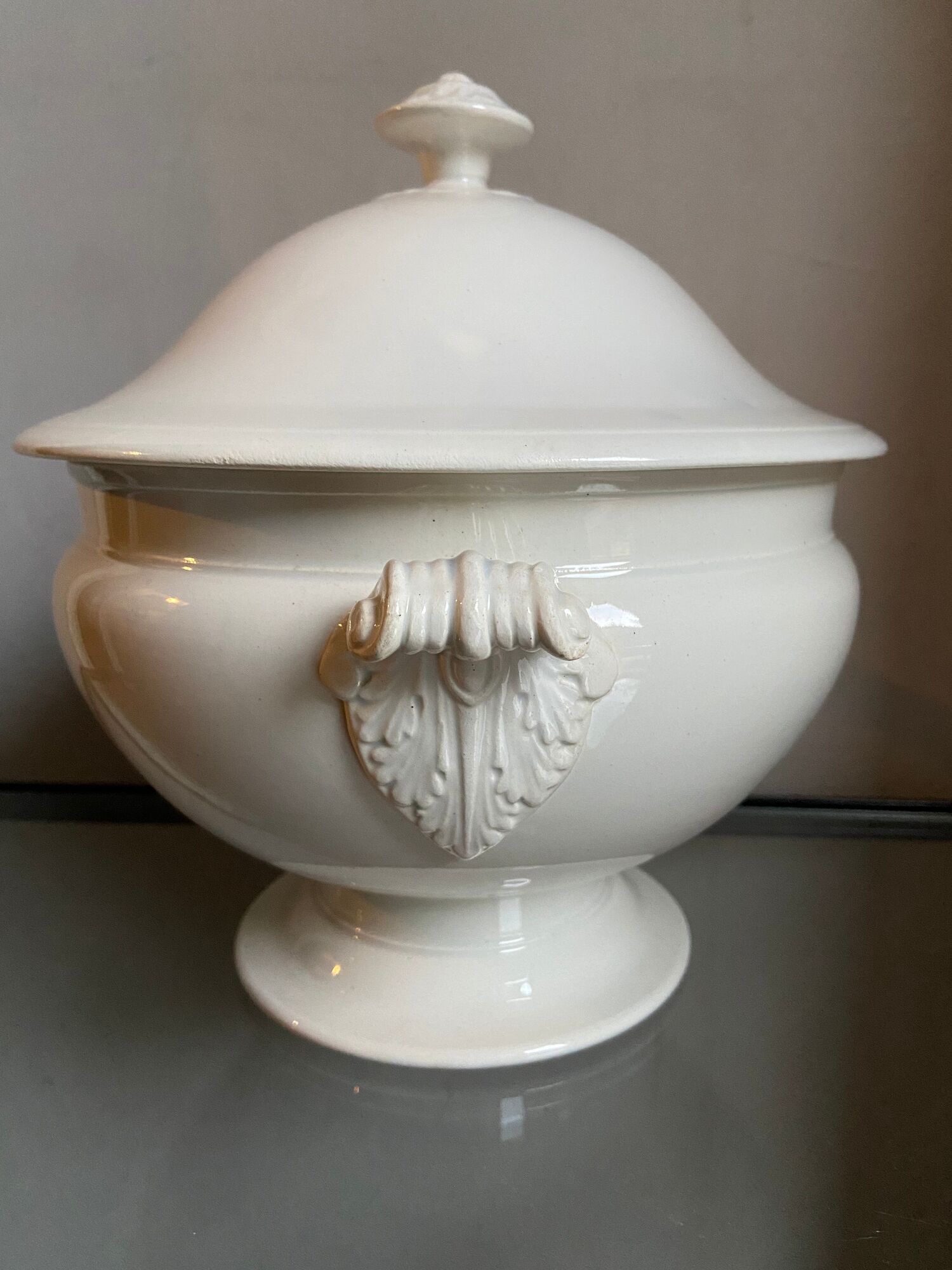 White tureen in earthenware Creil and Montereau nineteenth century