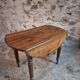 Antique drop-leaf table in French walnut – Oval table with folding extensions on both sides, late 19th century.