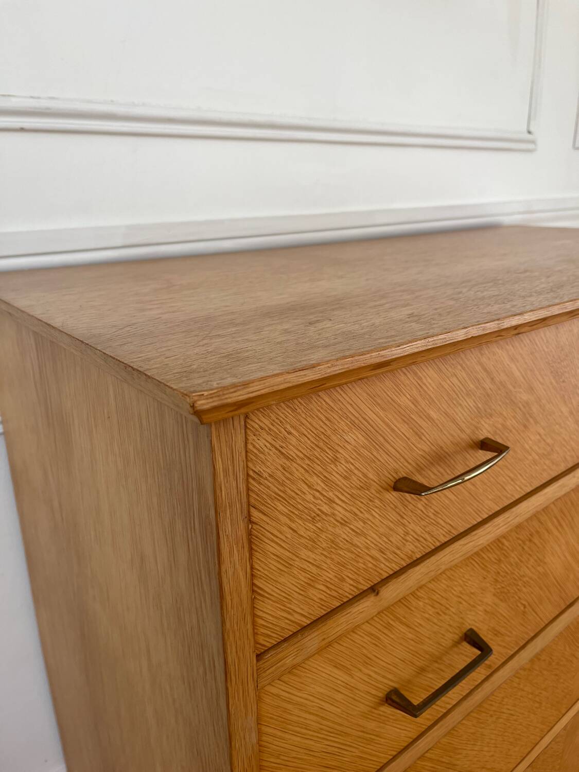 Vintage wooden chest of drawers with 4 drawers
