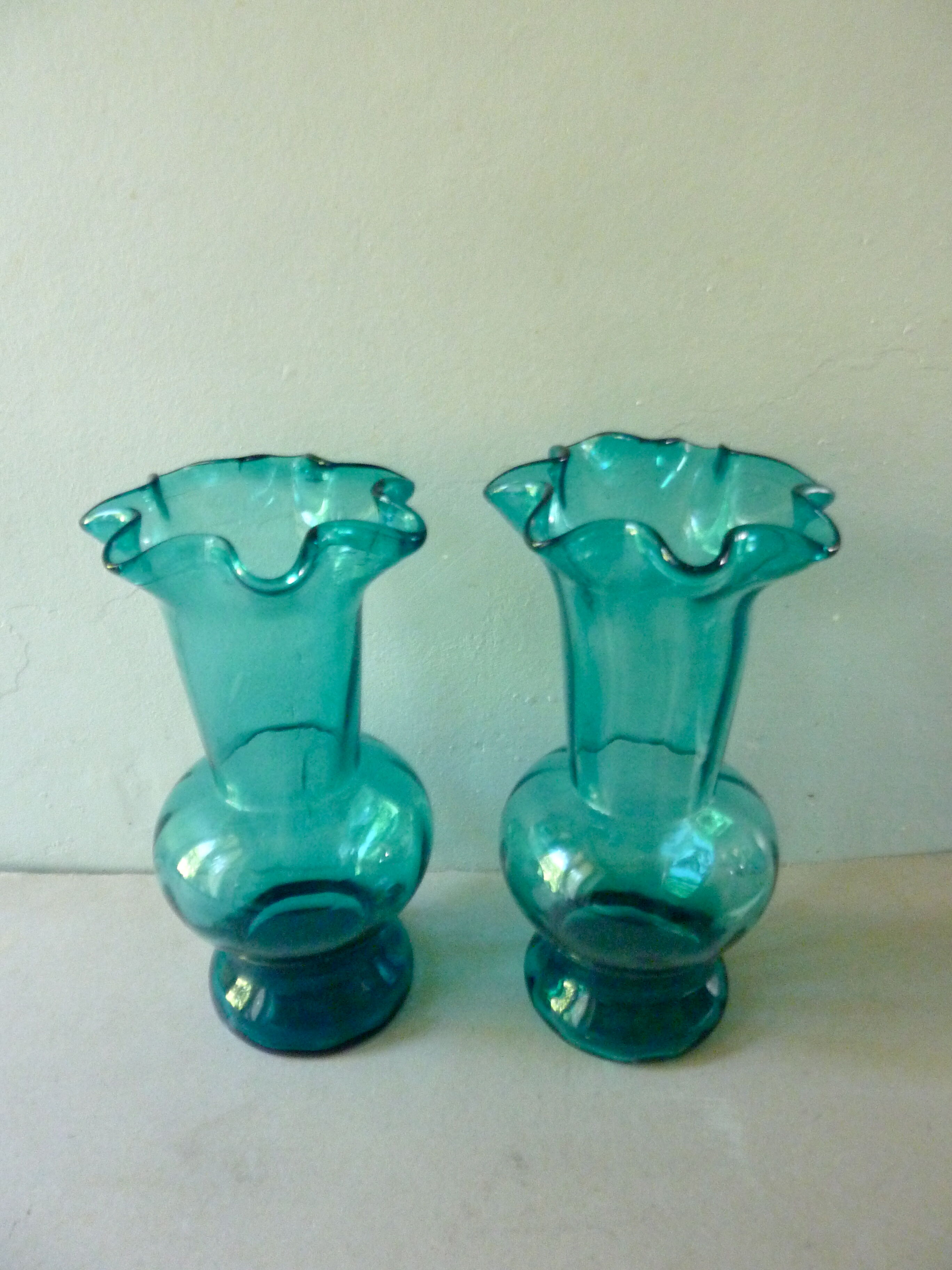 Pair of bride in blue duck glass vases of the 1920s