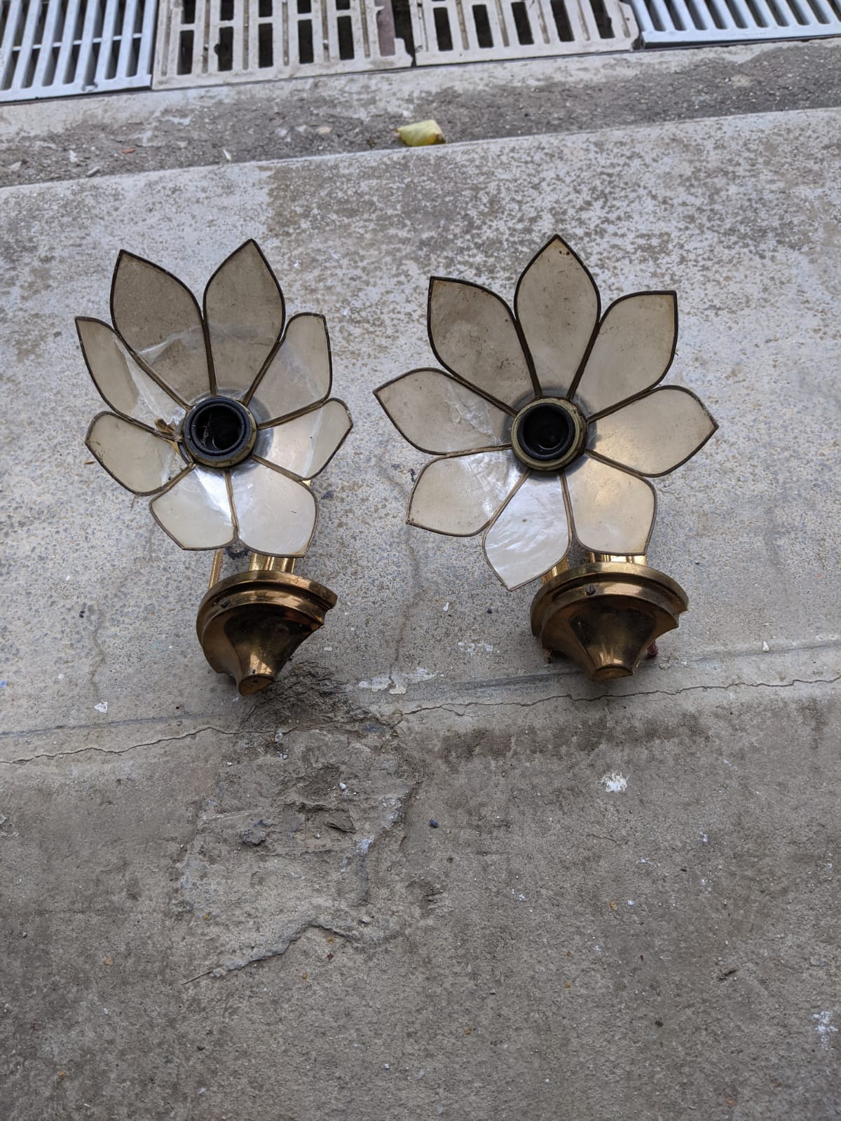 Paire d'appliques fleur en nacre