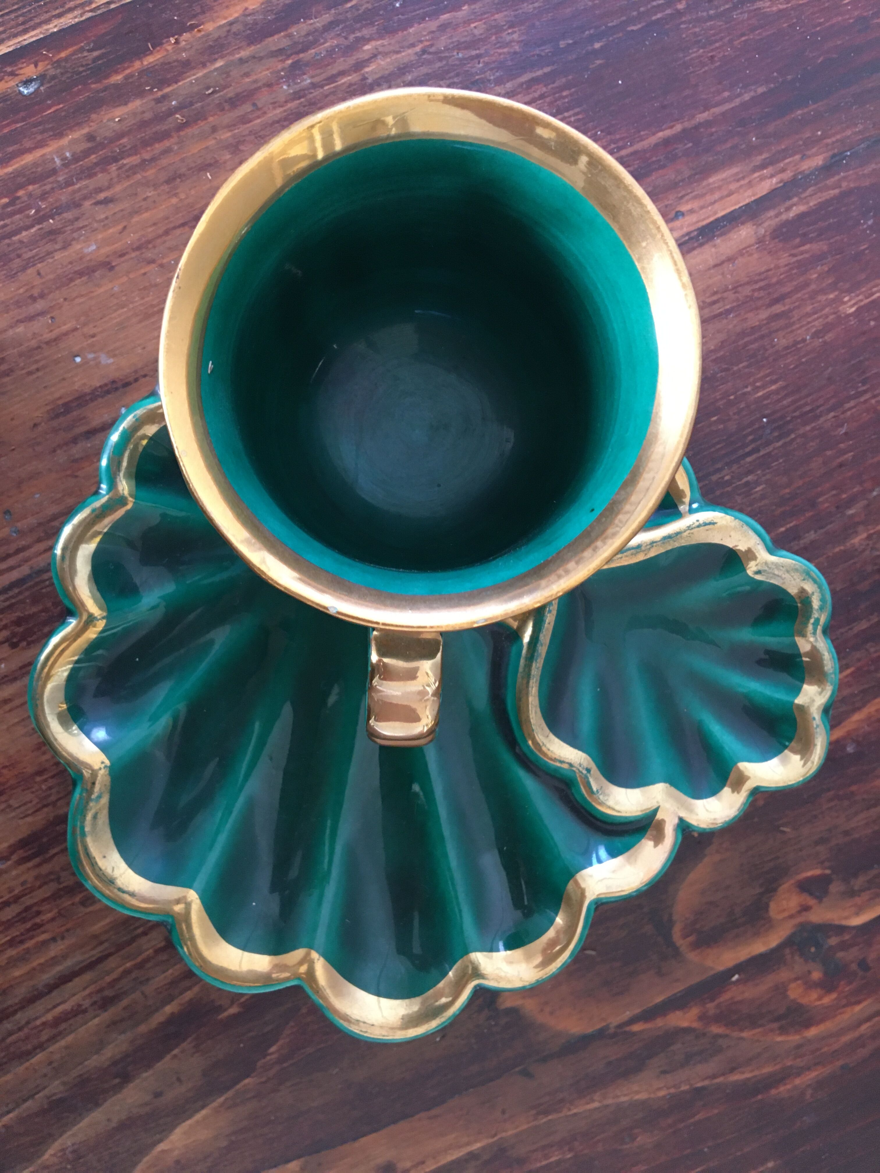 Breakfast pattern of vintage scallops
