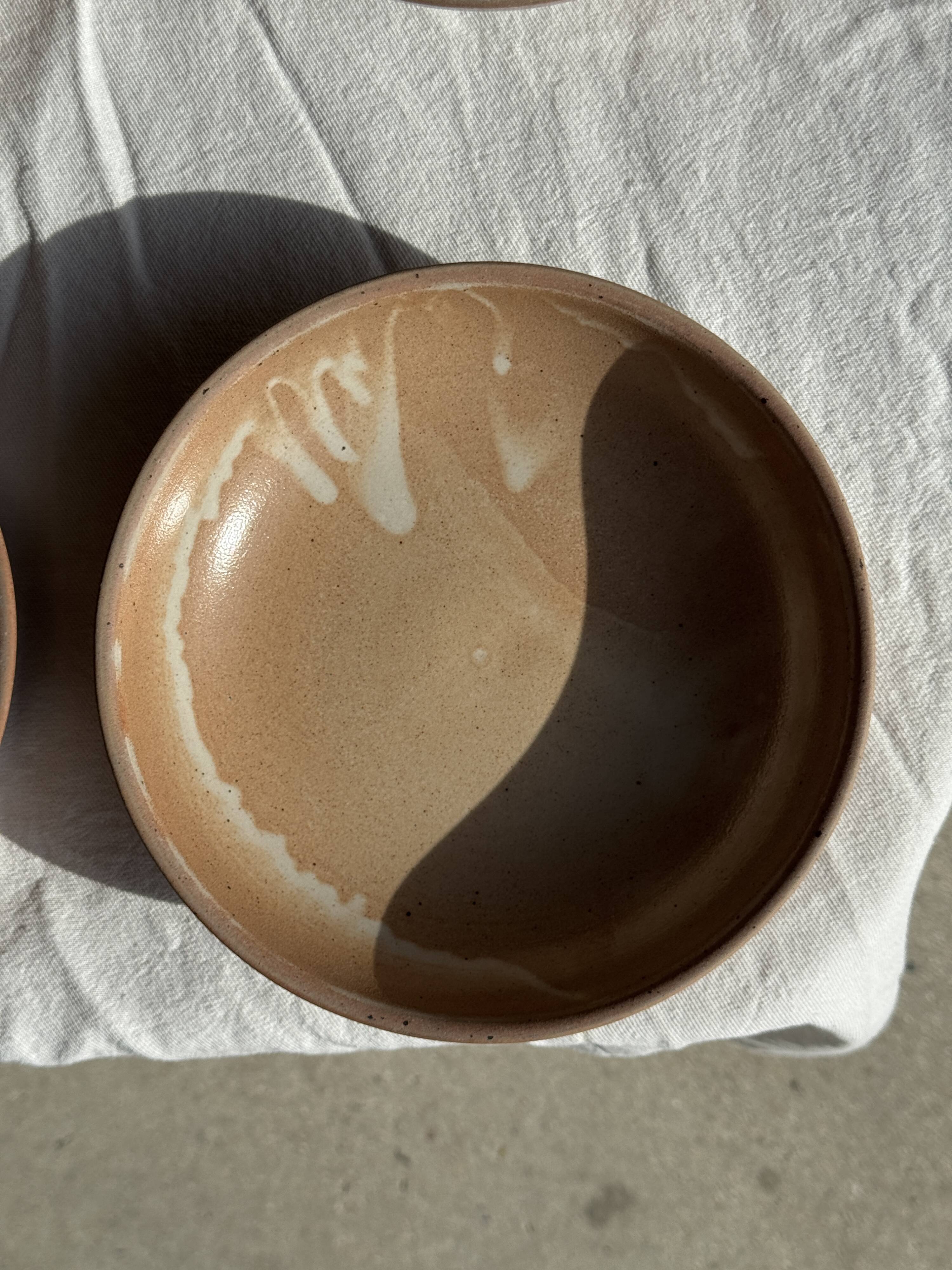 11 assiettes creuses artisanales vintage en grès mat