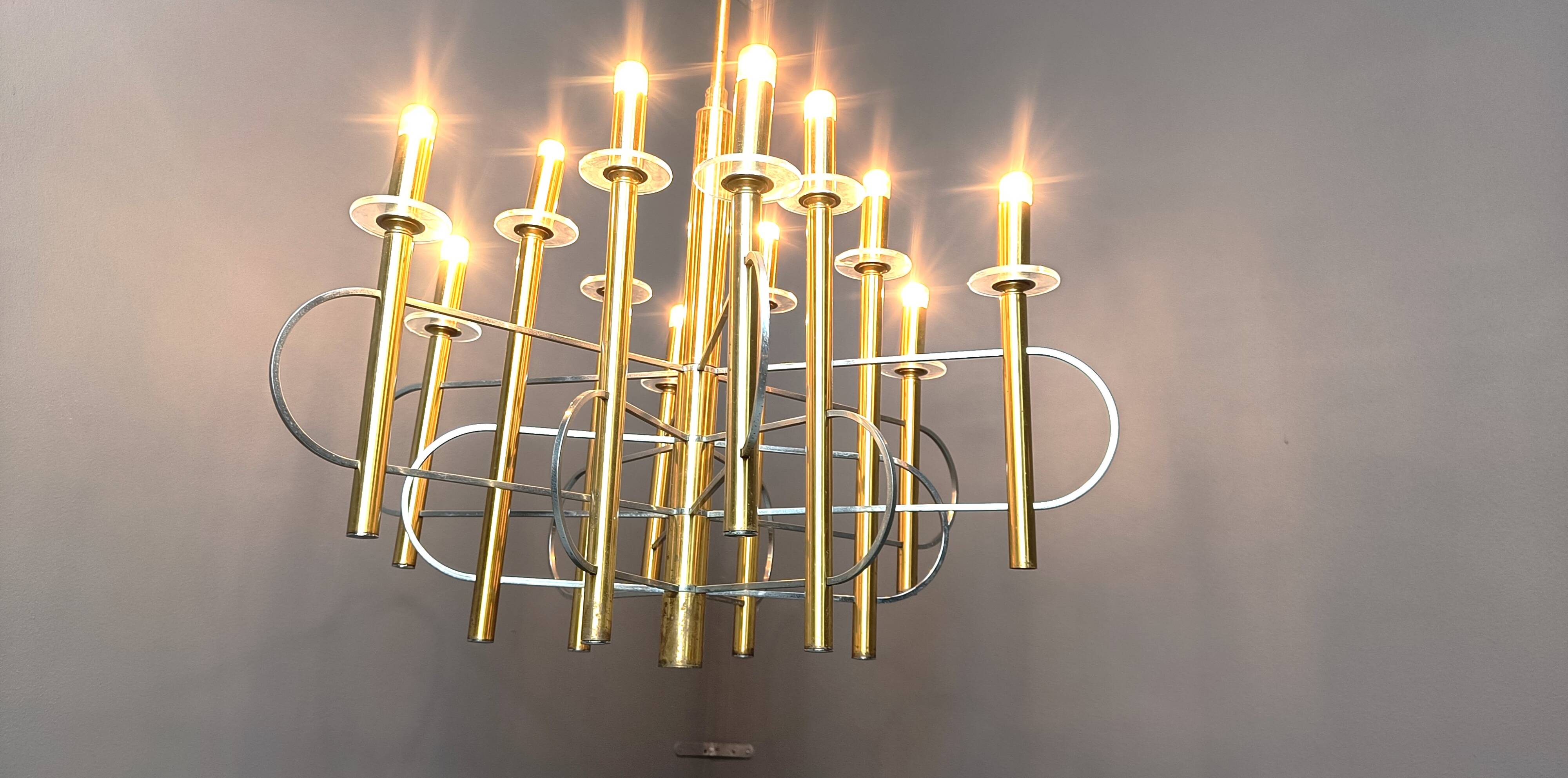 Sculptural chandelier by Gaetano Sciolari, 1970.