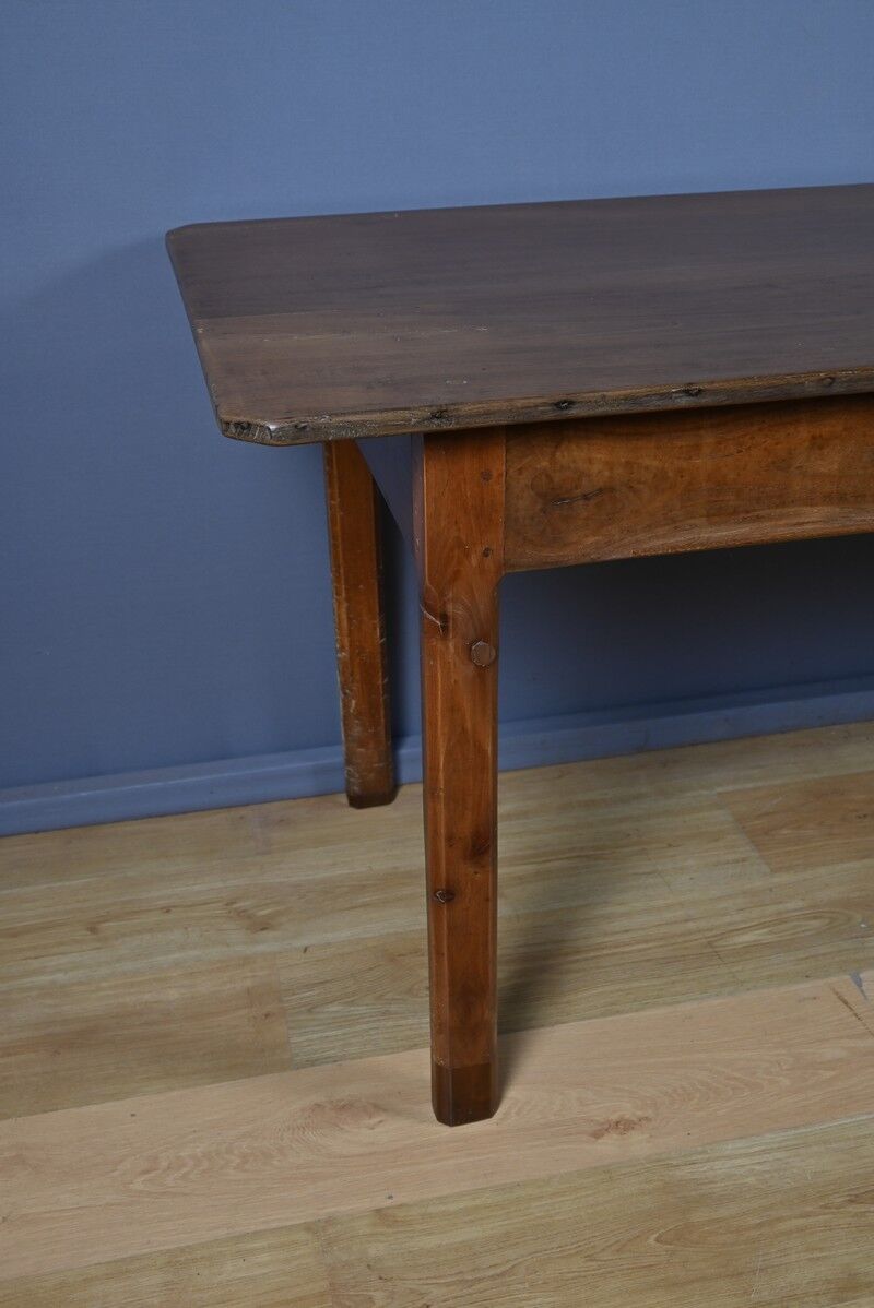 Chestnut farmhouse table, 8 to 10 covers – late 19th century