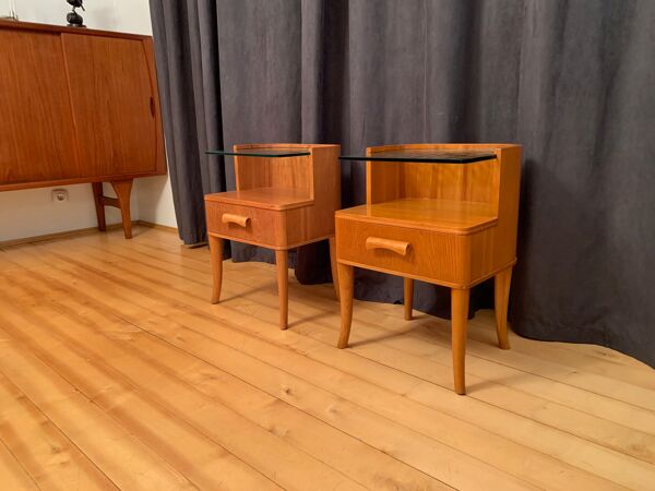 Paire de tables de chevet par Axel Larsson Bodafors Suède, années 1940.