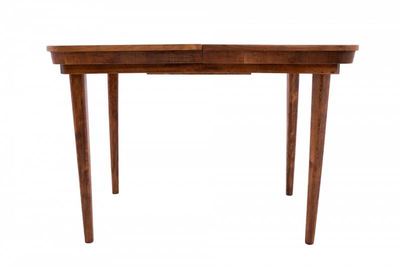 Table à manger avec quatre chaises, première moitié du 20e siècle. Après rénovation.