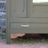 Art Deco wardrobe with three doors – Kaki Barda (Liberon)