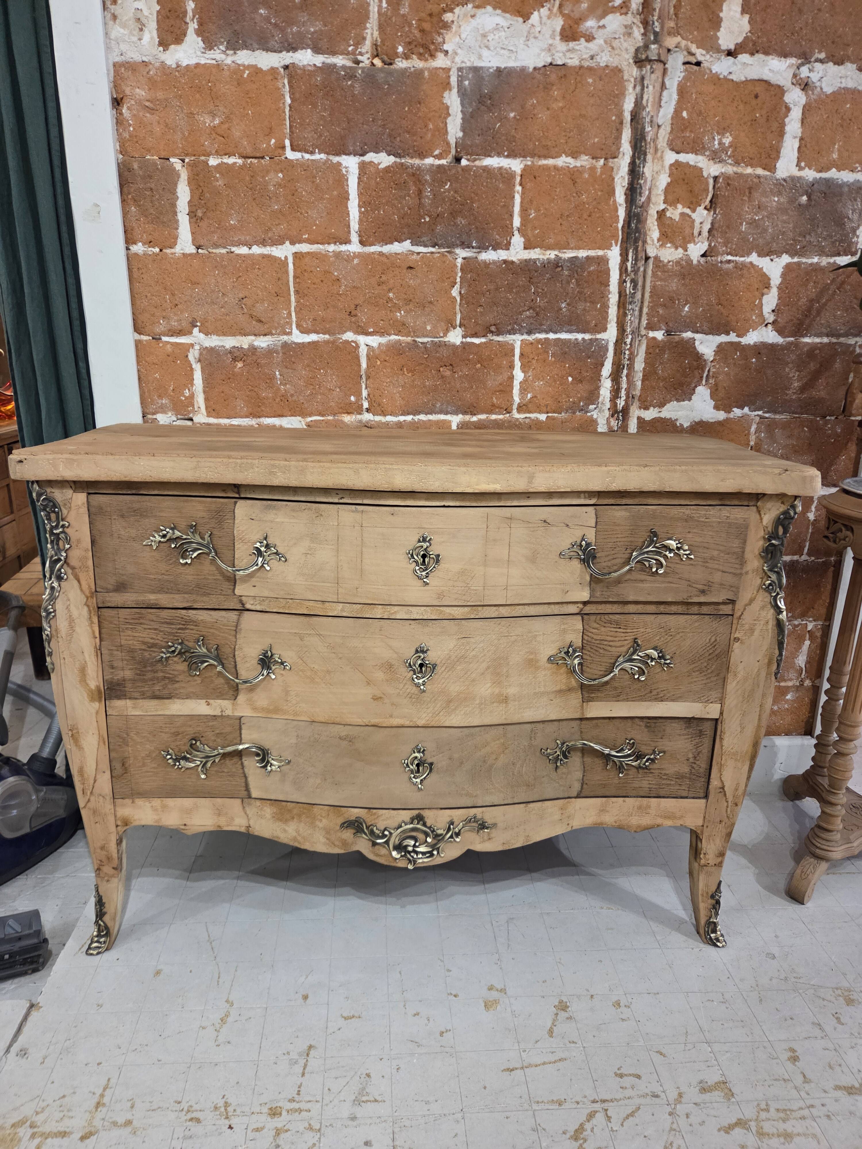 Stripped chest of drawers with bronze handles