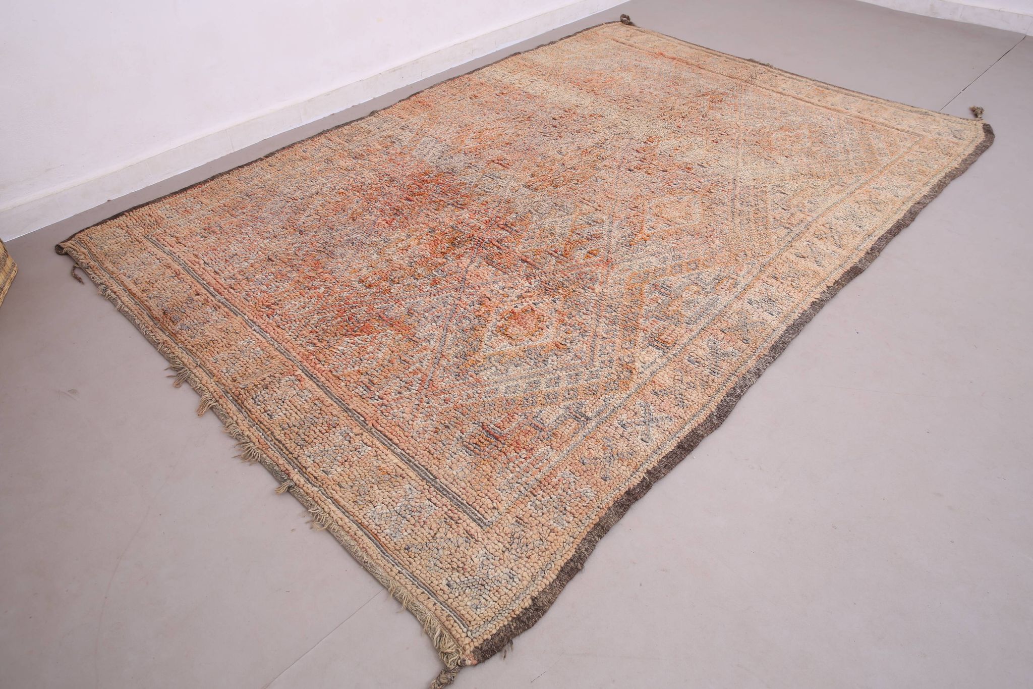 Peach Vintage Moroccan Rug 203 x 302 cm - Berber Wool Rug - Handmade Rug