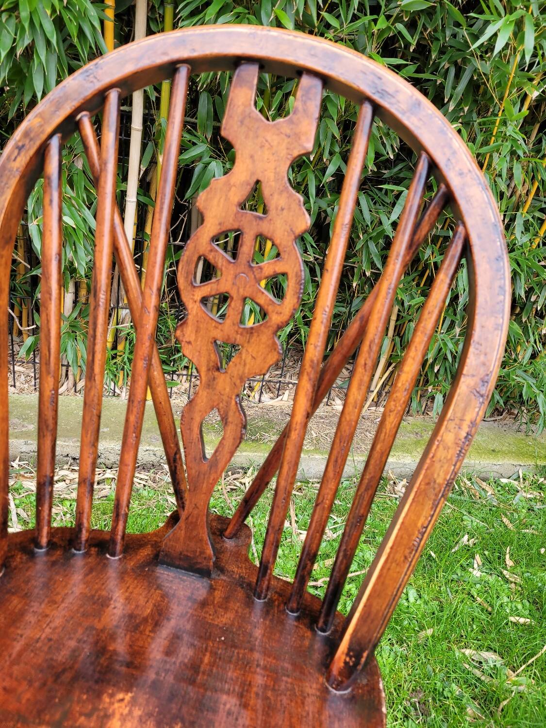 4 Windsor wheelback chairs in dark oak
