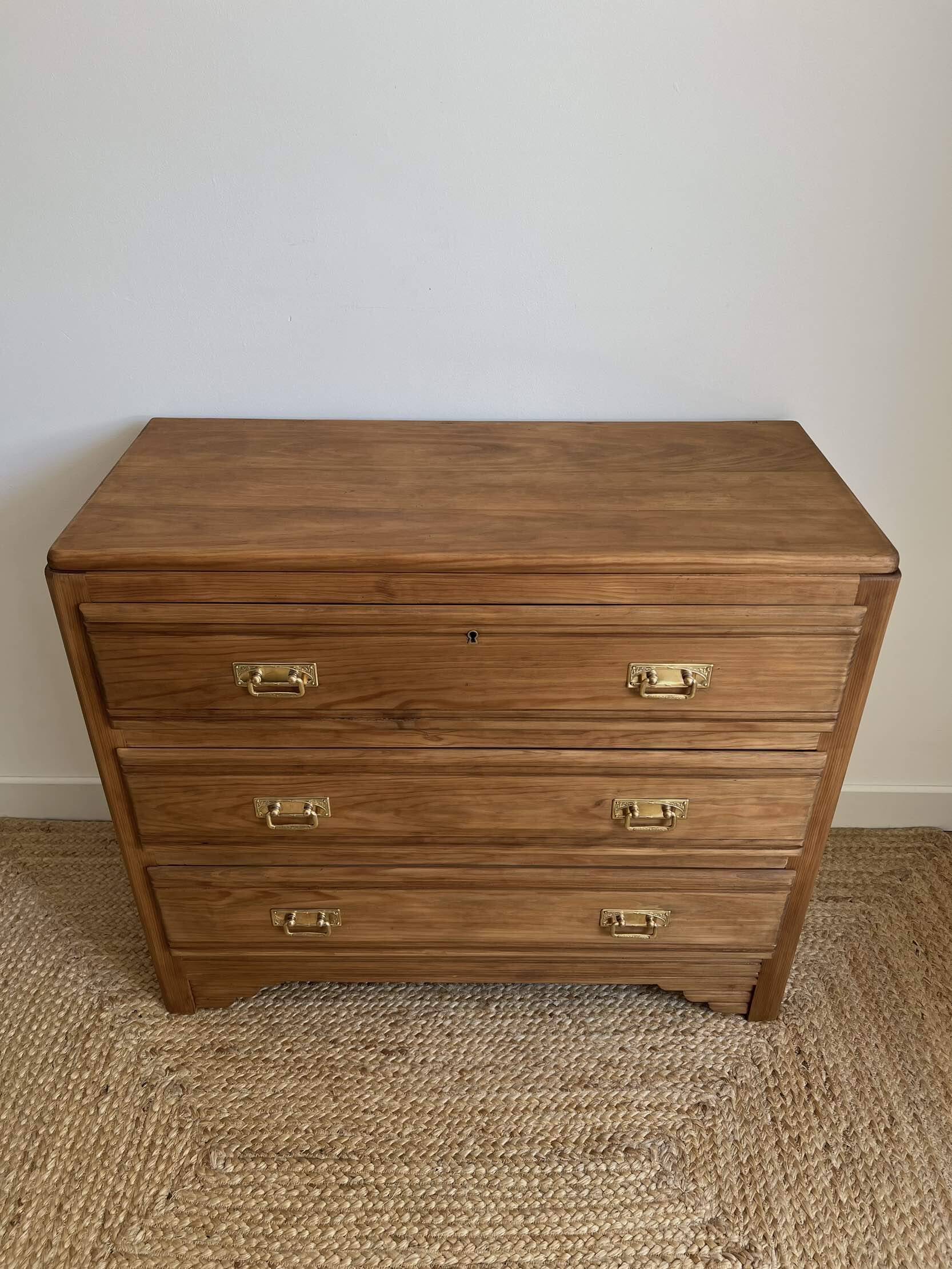 Art deco chest of drawers