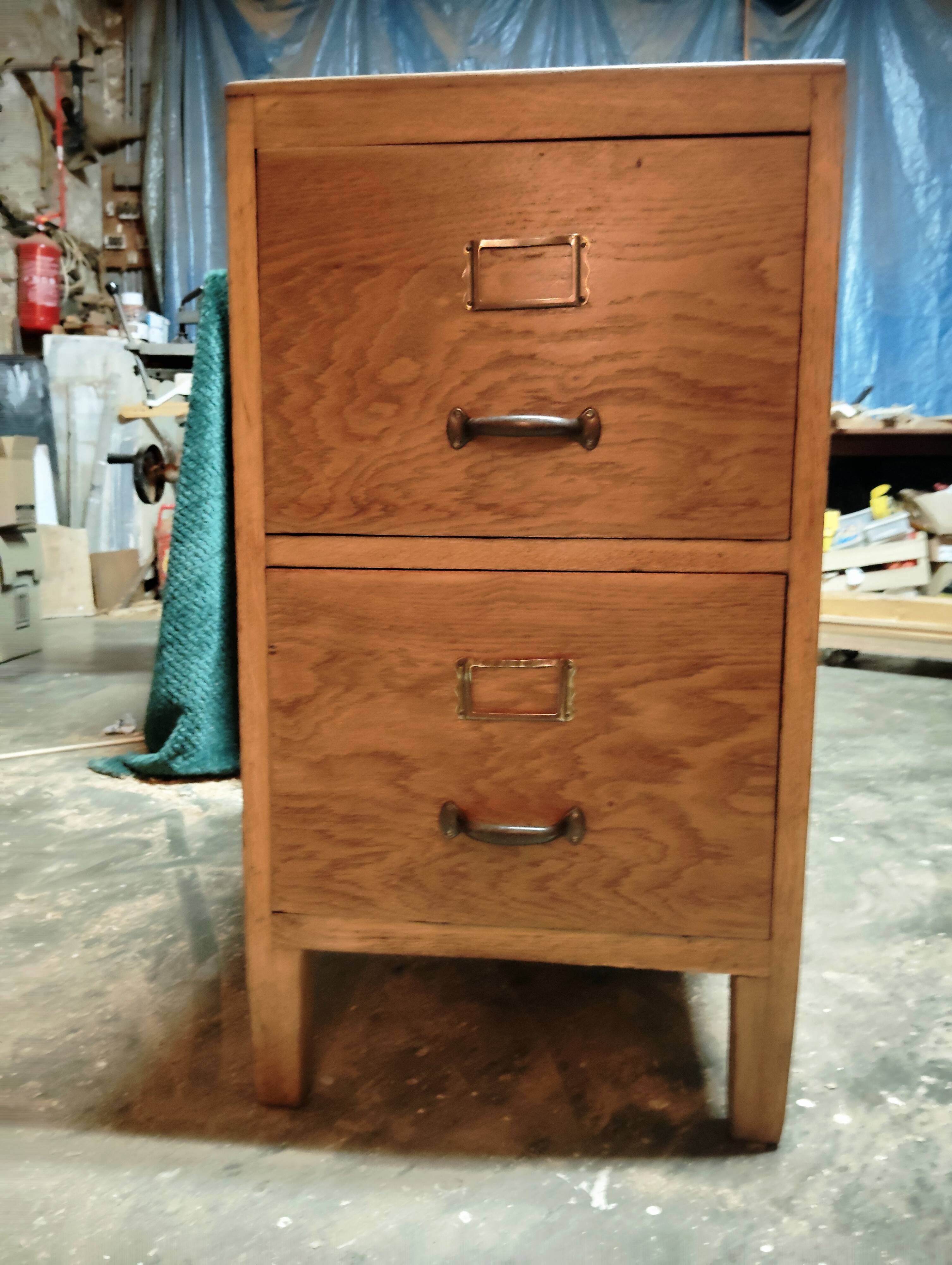 Workbench for freestanding use, lightened