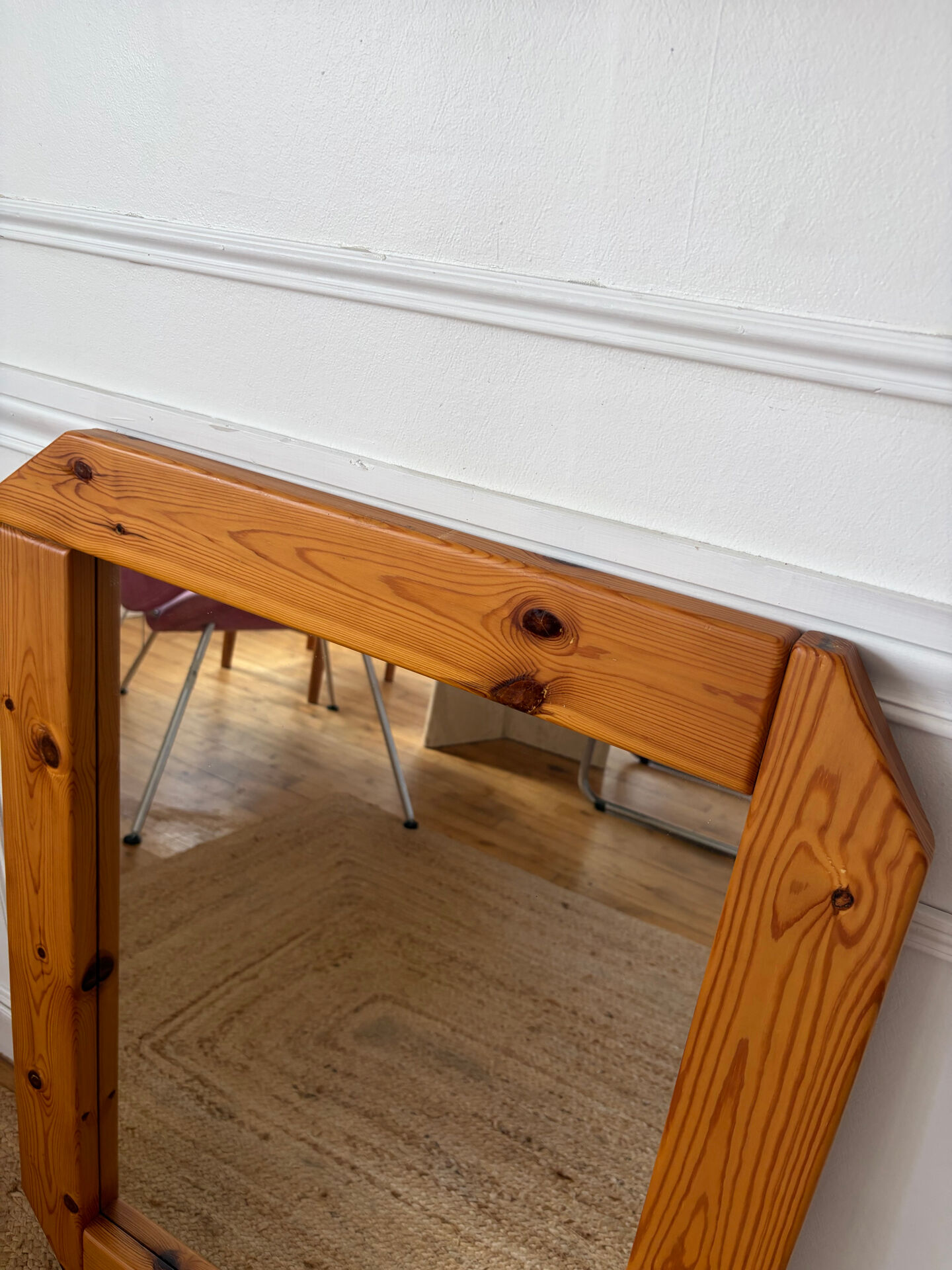 Scandinavian mirror in solid pine with 4 panels