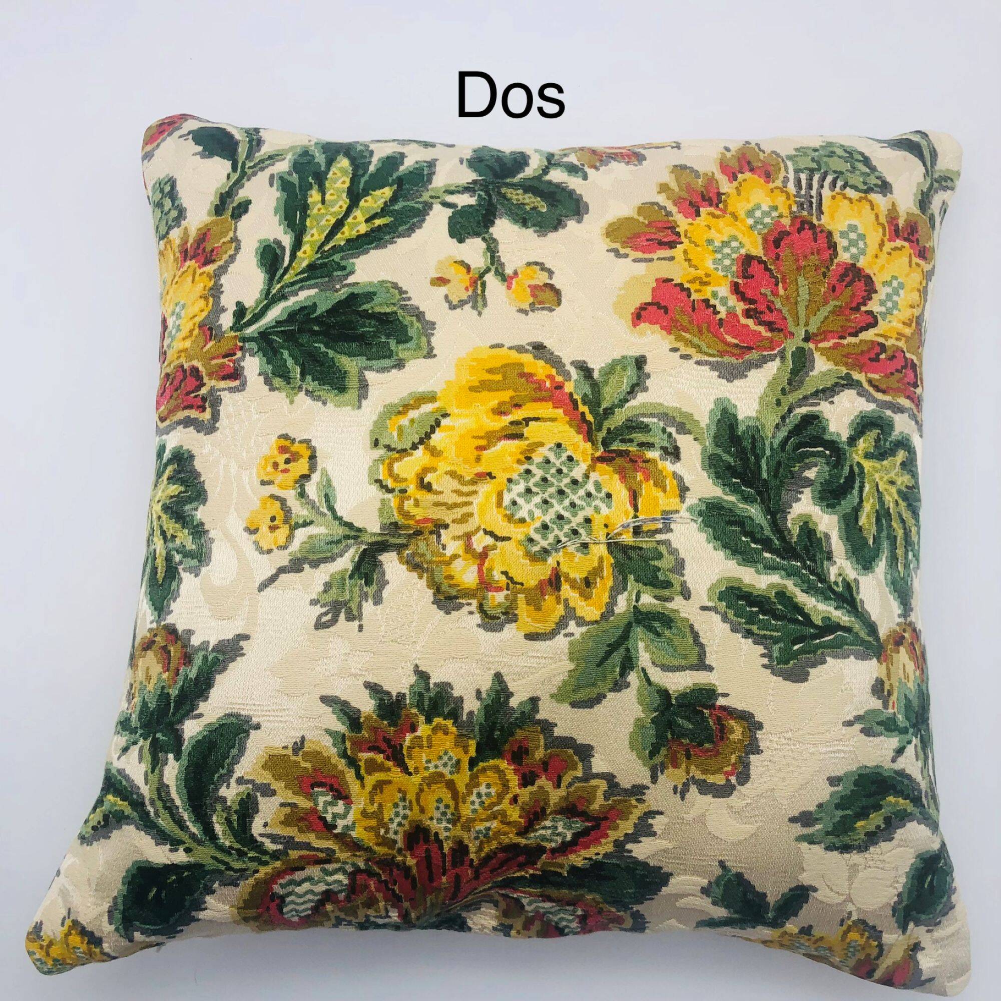 Cushion cover in antique fabric. 40 x 40 cm.