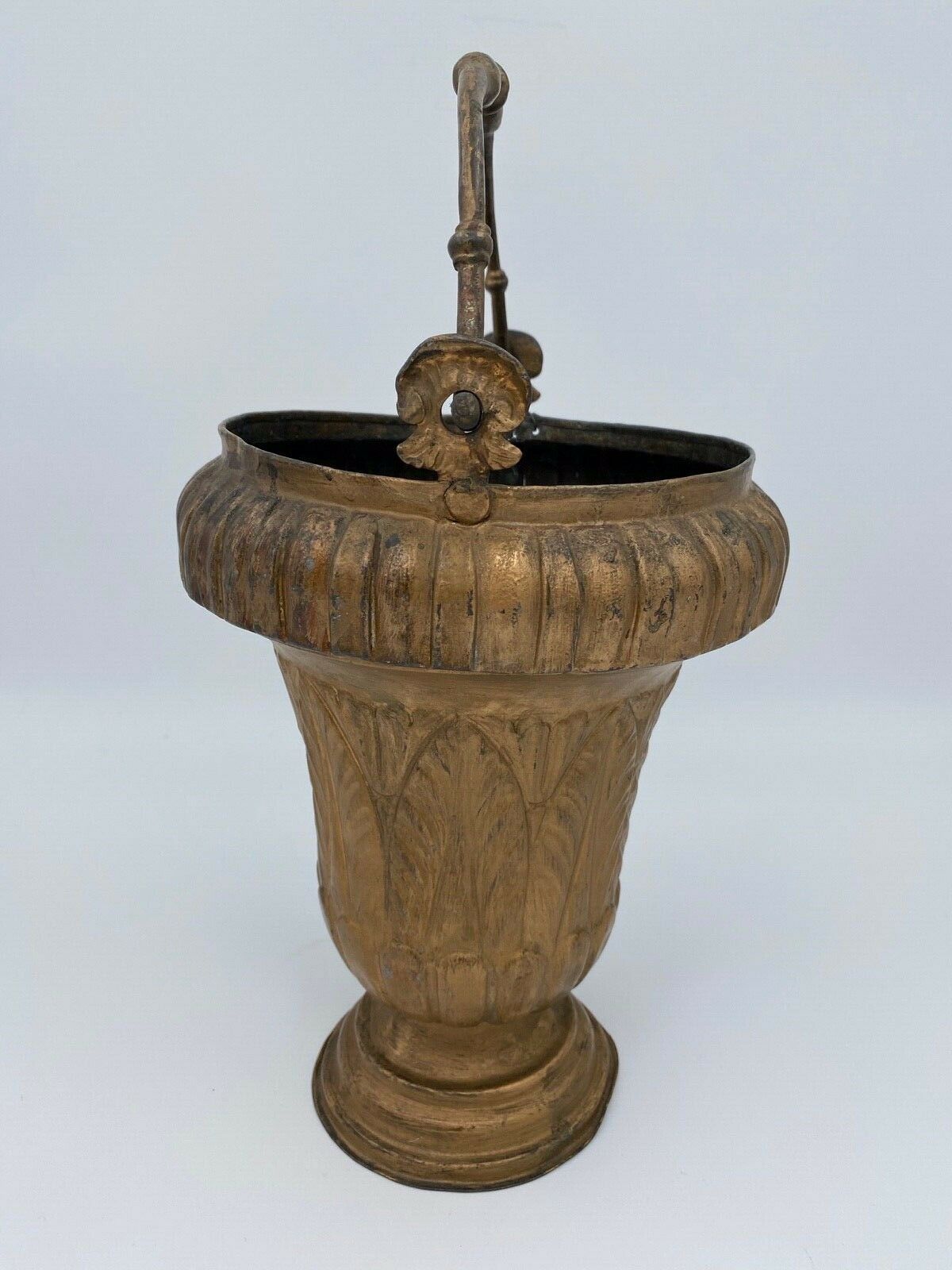 Bucket in metal XIX eme gold enhancer palmettes grande decoration